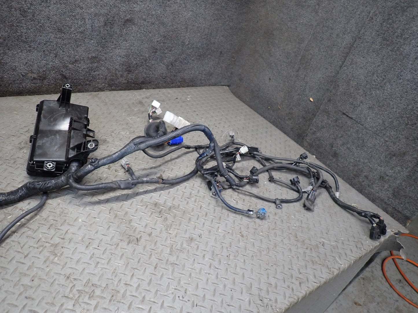 2006 Lexus UZZ40 SC430 Engine Motor Bay Wire Harness Fuse Relay Box Assy 74K OEM