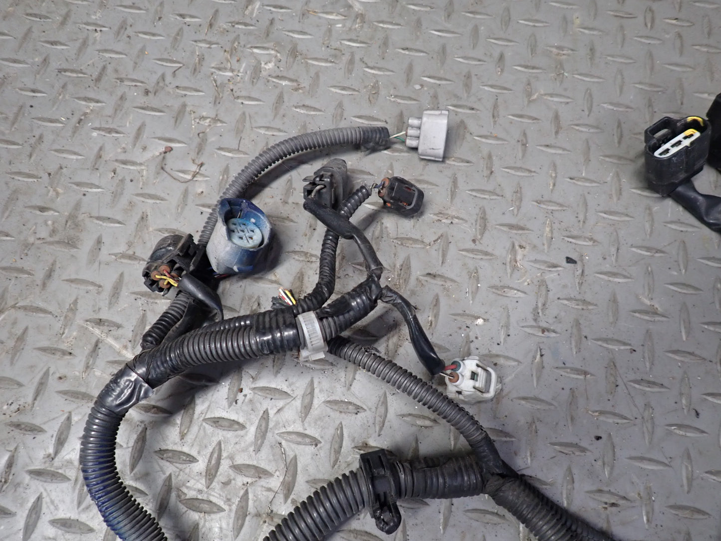 2006 Lexus UZZ40 SC430 Engine Motor Bay Wire Harness Fuse Relay Box Assy 74K OEM