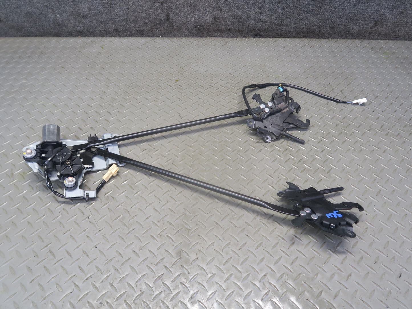02-10 Lexus SC430 Convertible TOP Roof Lock Latch Actuators w Motor Assy 74K OEM
