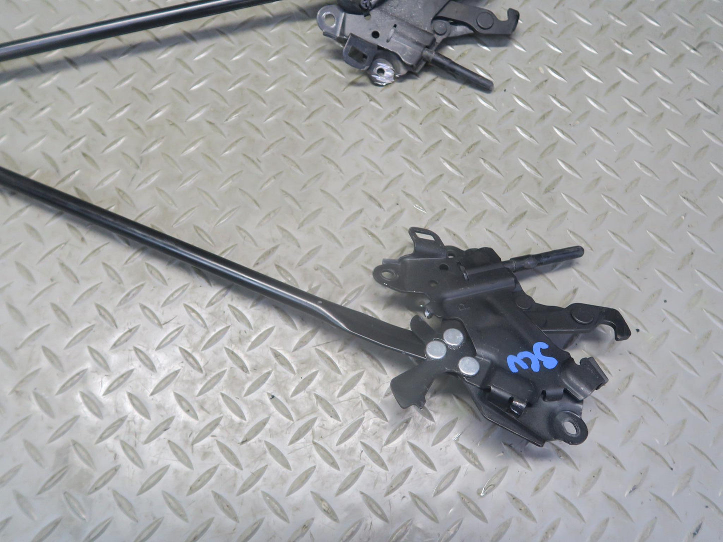 02-10 Lexus SC430 Convertible TOP Roof Lock Latch Actuators w Motor Assy 74K OEM