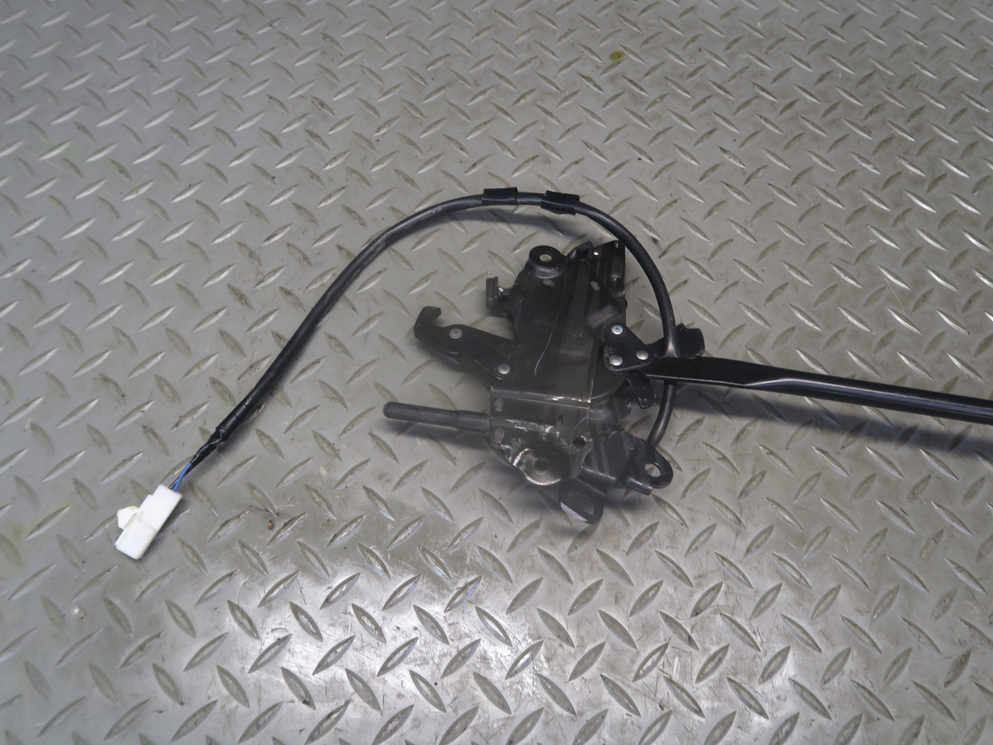 02-10 Lexus SC430 Convertible TOP Roof Lock Latch Actuators w Motor Assy 74K OEM