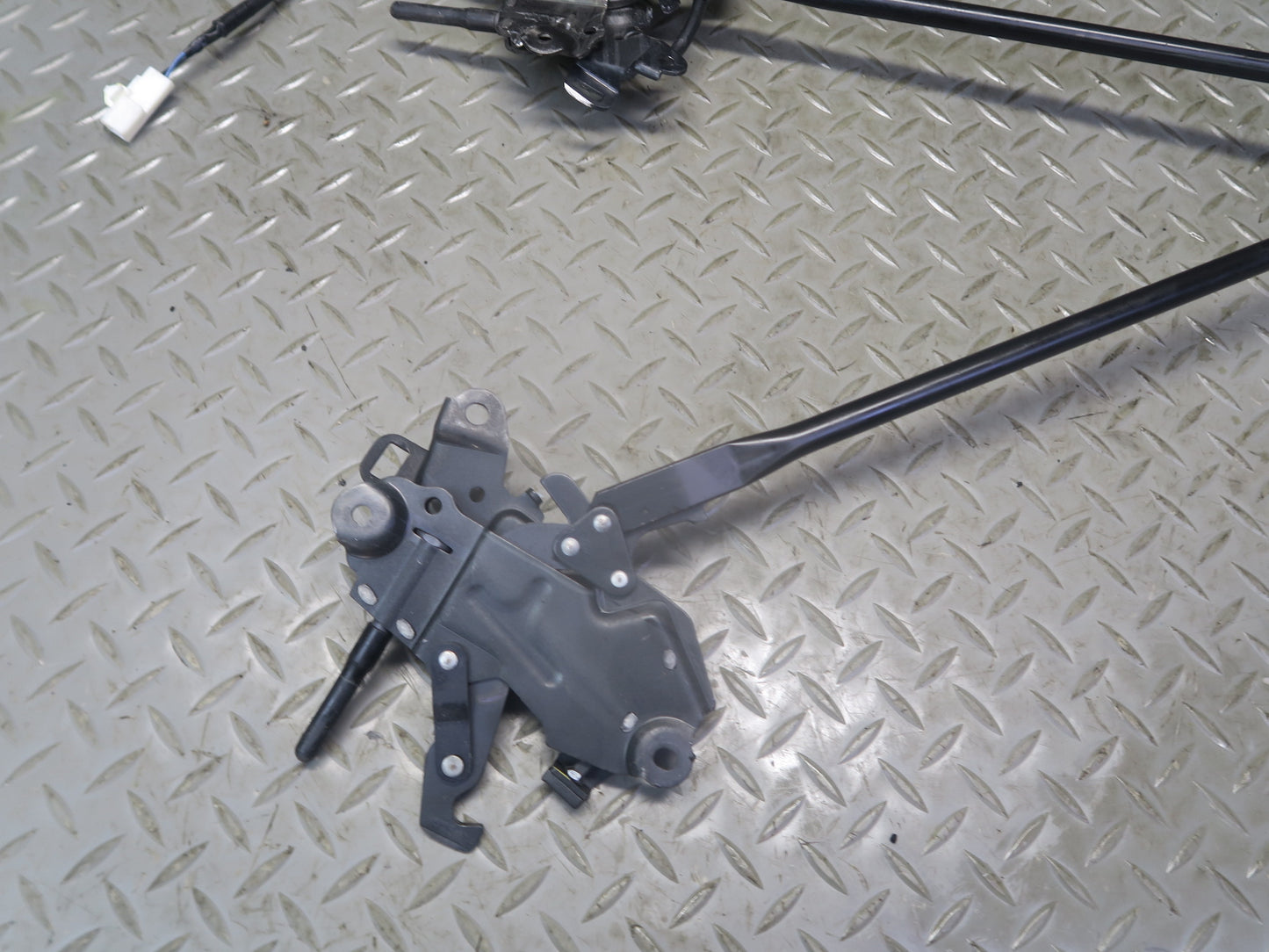 02-10 Lexus SC430 Convertible TOP Roof Lock Latch Actuators w Motor Assy 74K OEM
