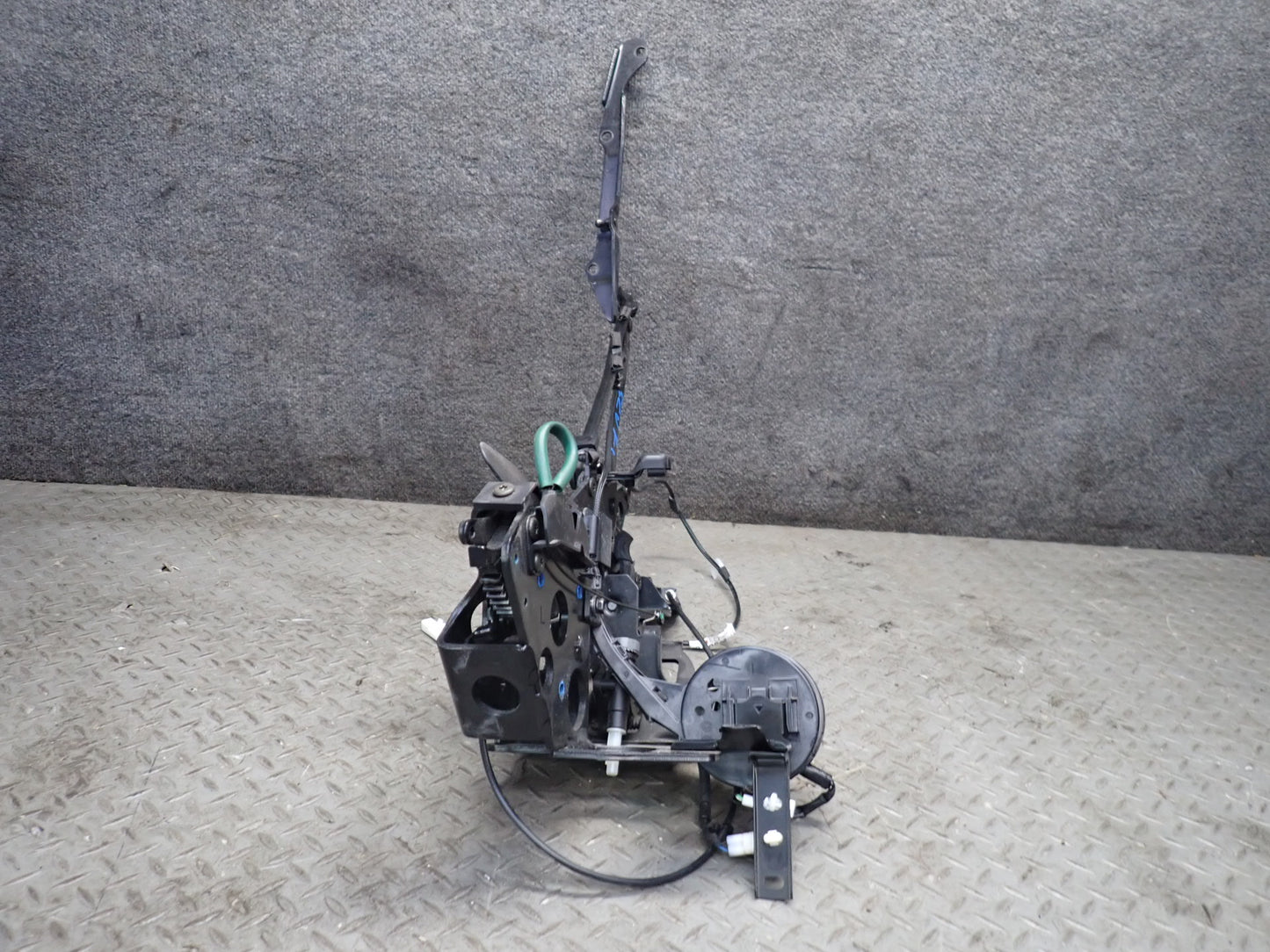 02-10 Lexus SC430 UZZ40L Rear Left & Right Trunk Hinge Black Set OEM