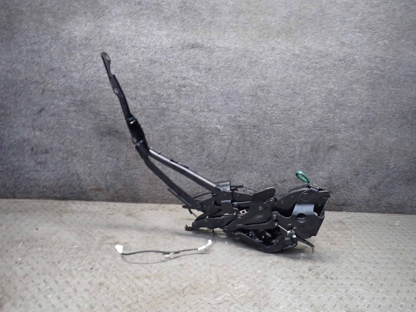 02-10 Lexus SC430 UZZ40L Rear Left & Right Trunk Hinge Black Set OEM