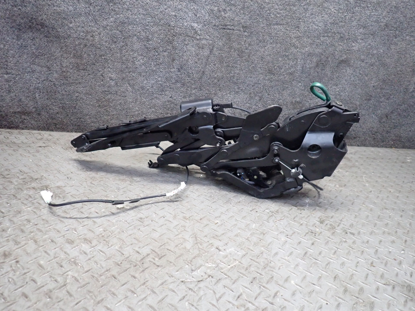 02-10 Lexus SC430 UZZ40L Rear Left & Right Trunk Hinge Black Set OEM