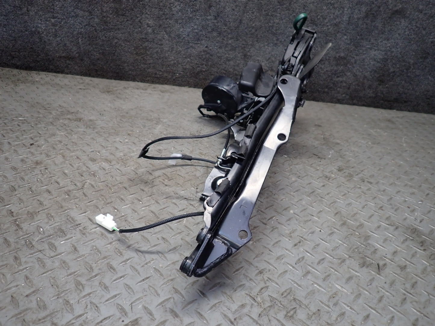 02-10 Lexus SC430 UZZ40L Rear Left & Right Trunk Hinge Black Set OEM