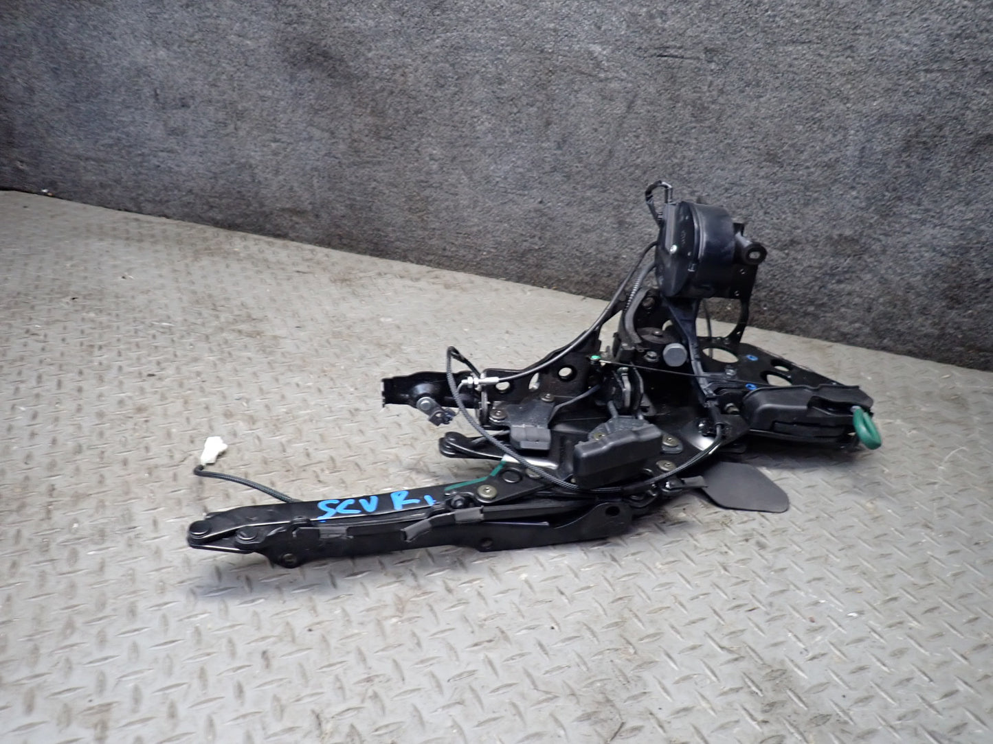 02-10 Lexus SC430 UZZ40L Rear Left & Right Trunk Hinge Black Set OEM