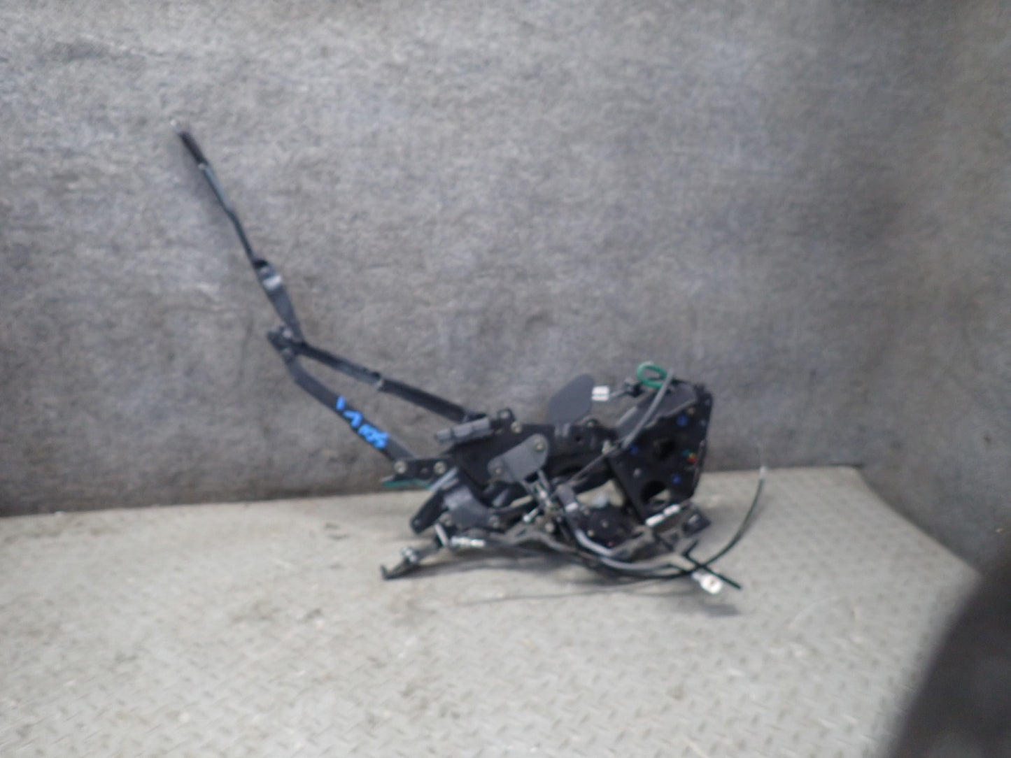 02-10 Lexus SC430 UZZ40L Rear Left & Right Trunk Hinge Black Set OEM