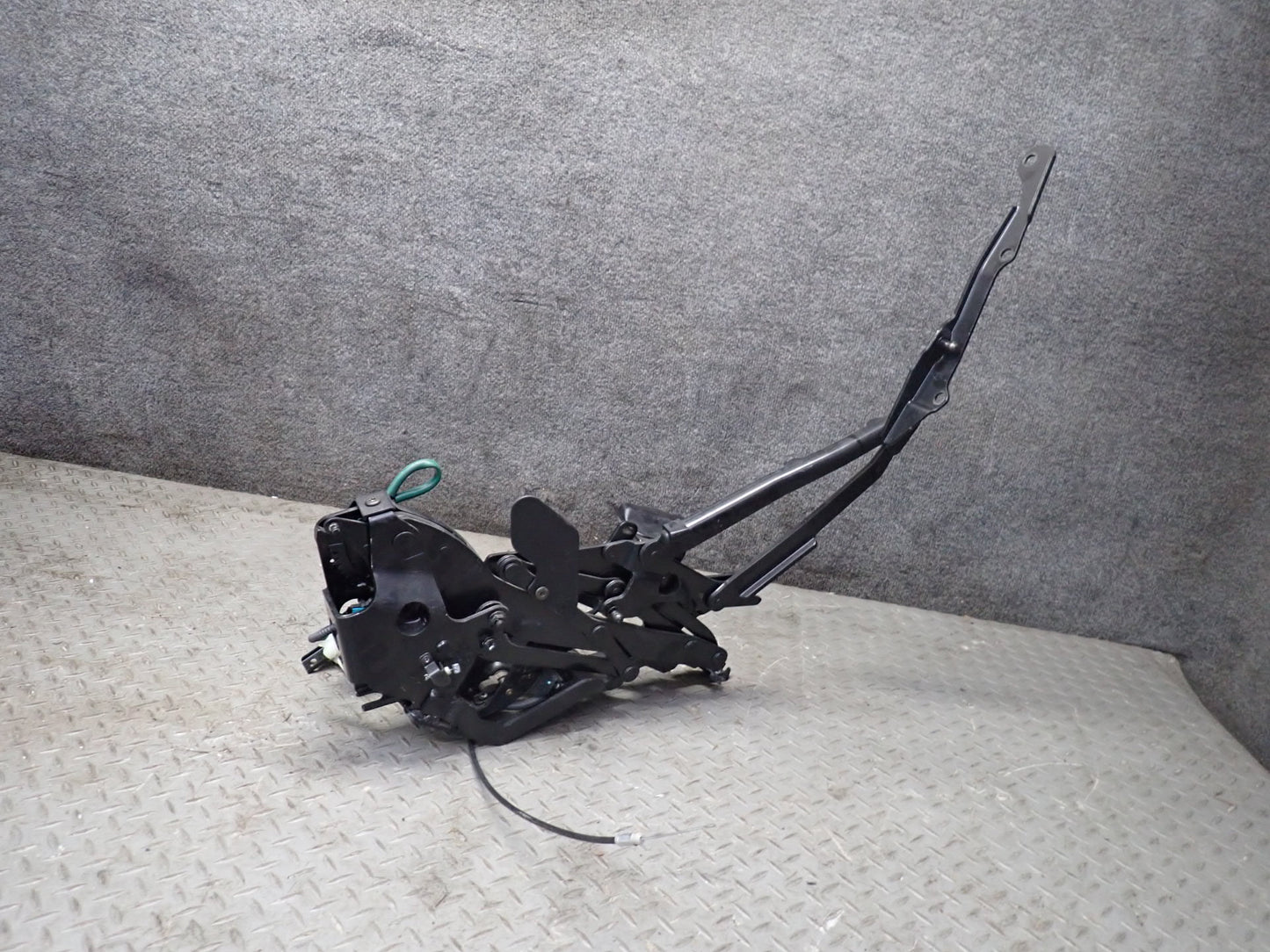 02-10 Lexus SC430 UZZ40L Rear Left & Right Trunk Hinge Black Set OEM
