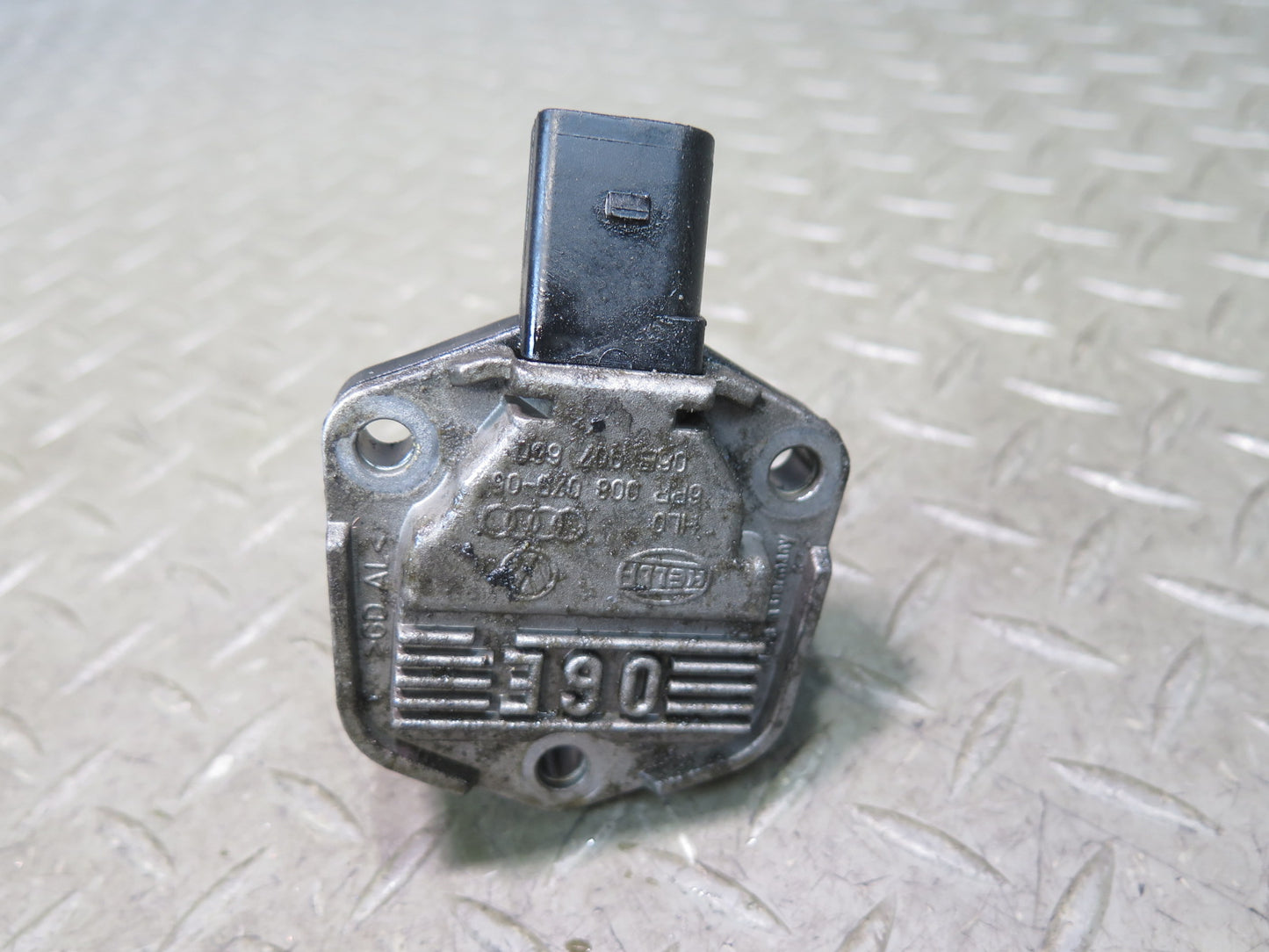 2003-2010 Porsche Cayenne 957 4.5L Engine Motor Oil Sensor