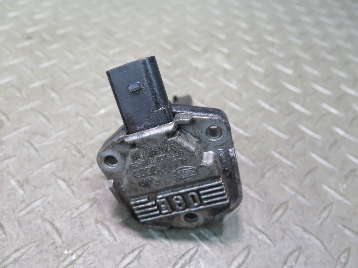 2003-2010 Porsche Cayenne 957 4.5L Engine Motor Oil Sensor