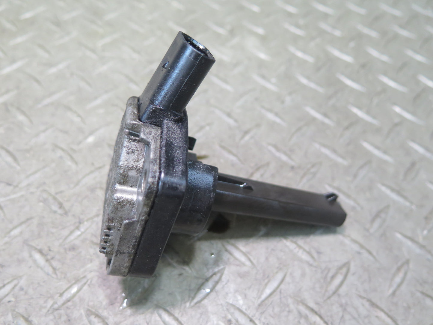 2003-2010 Porsche Cayenne 957 4.5L Engine Motor Oil Sensor