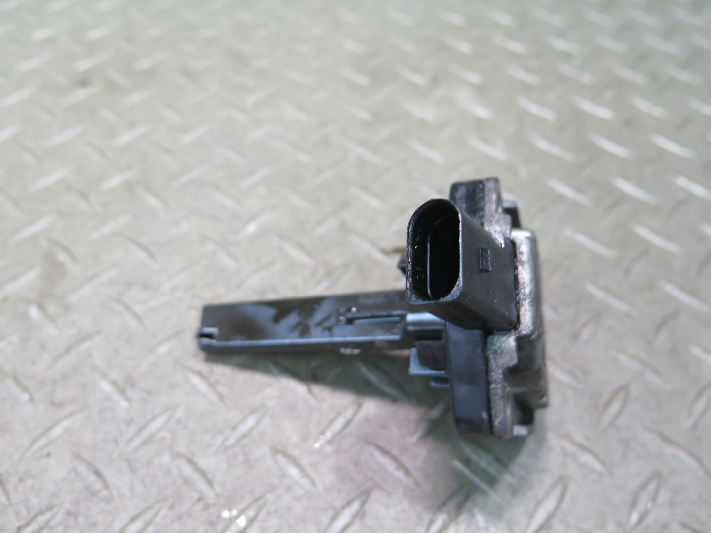 2003-2010 Porsche Cayenne 957 4.5L Engine Motor Oil Sensor