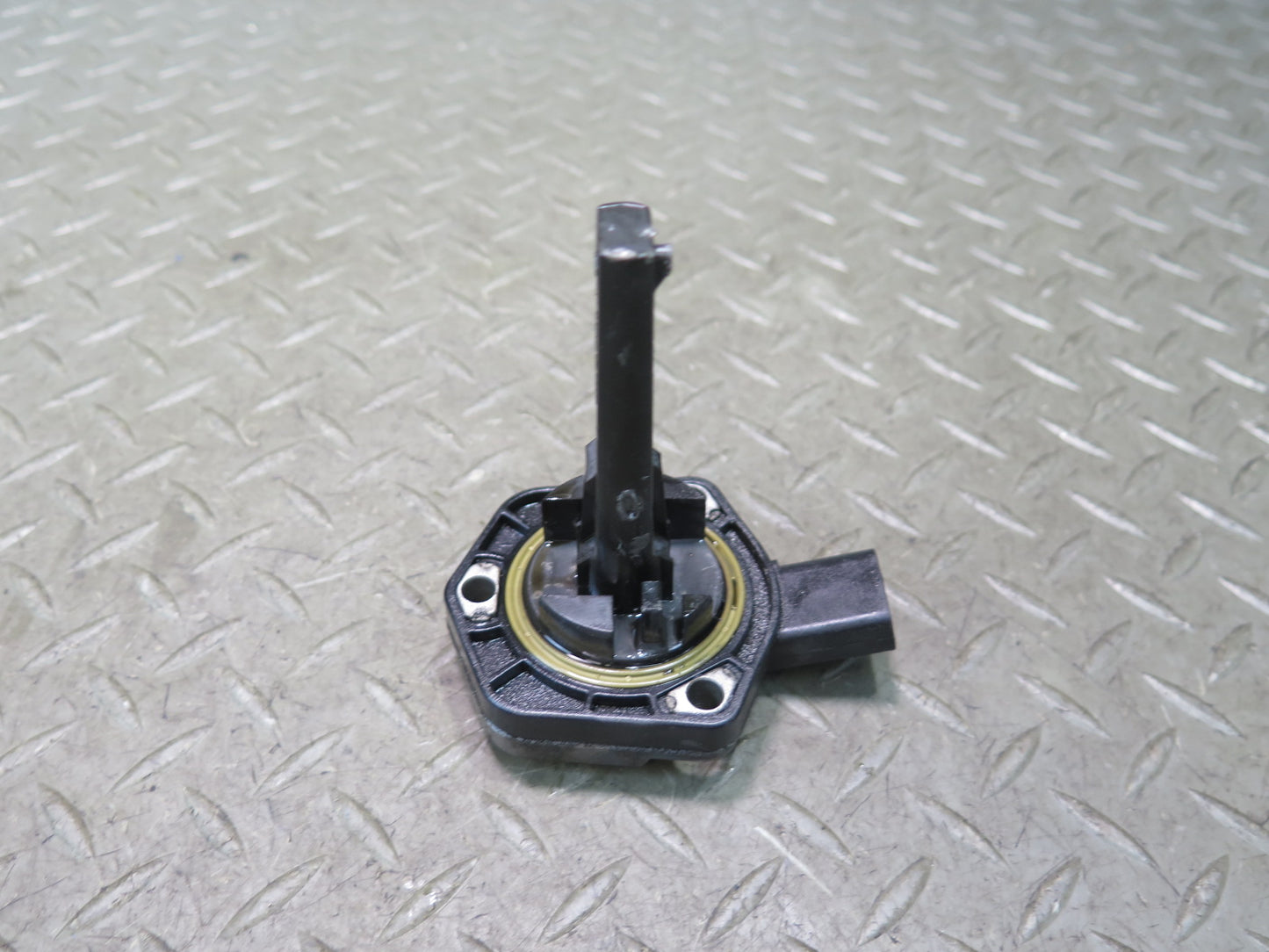 2003-2010 Porsche Cayenne 957 4.5L Engine Motor Oil Sensor