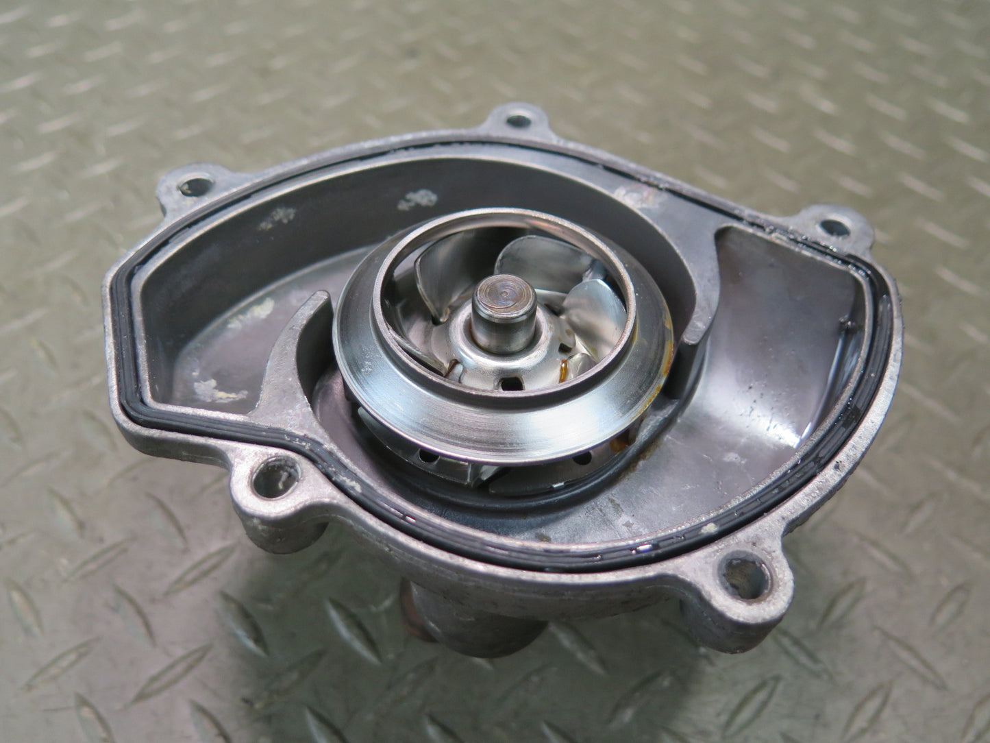 2008-2010 Porsche Cayenne 957 4.8L Engine Coolant Water Pump 94810603301