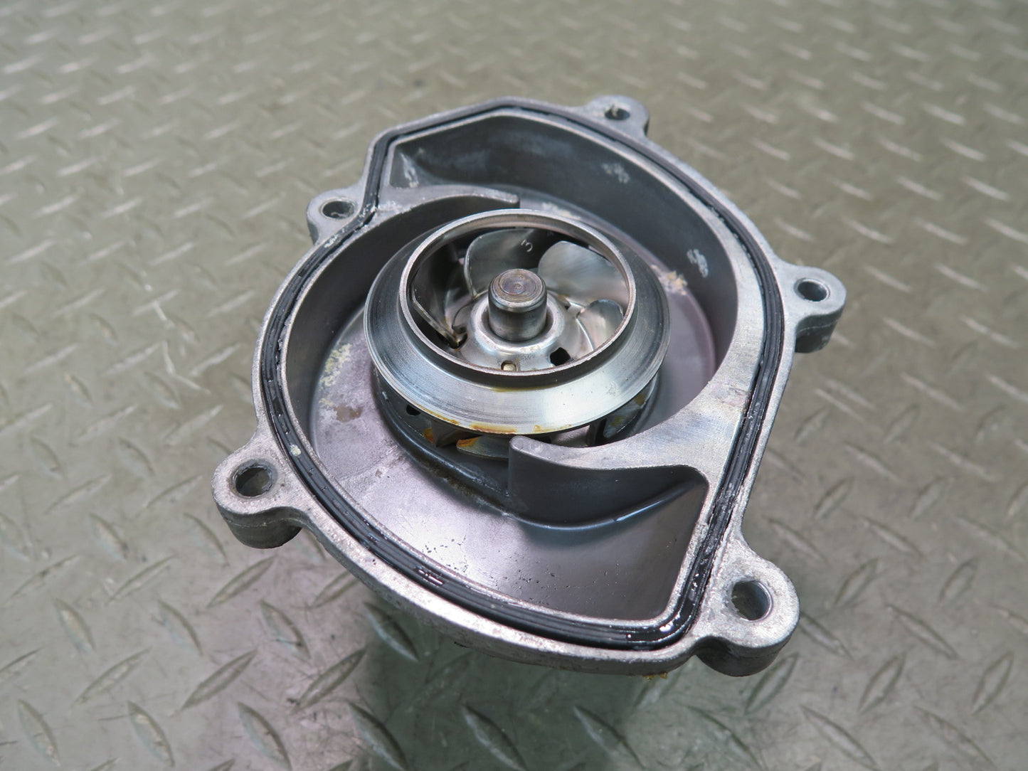 2008-2010 Porsche Cayenne 957 4.8L Engine Coolant Water Pump 94810603301