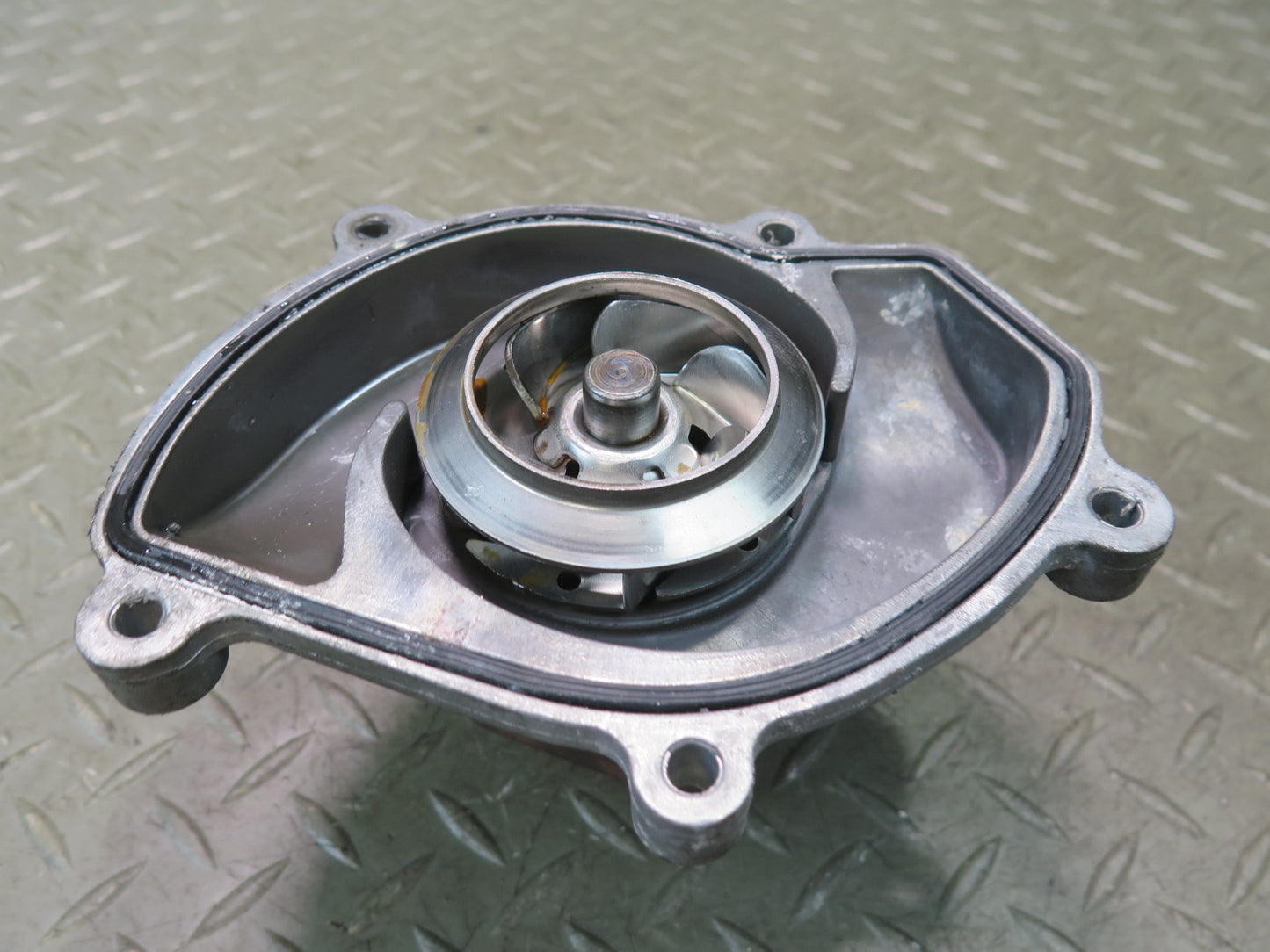 2008-2010 Porsche Cayenne 957 4.8L Engine Coolant Water Pump 94810603301