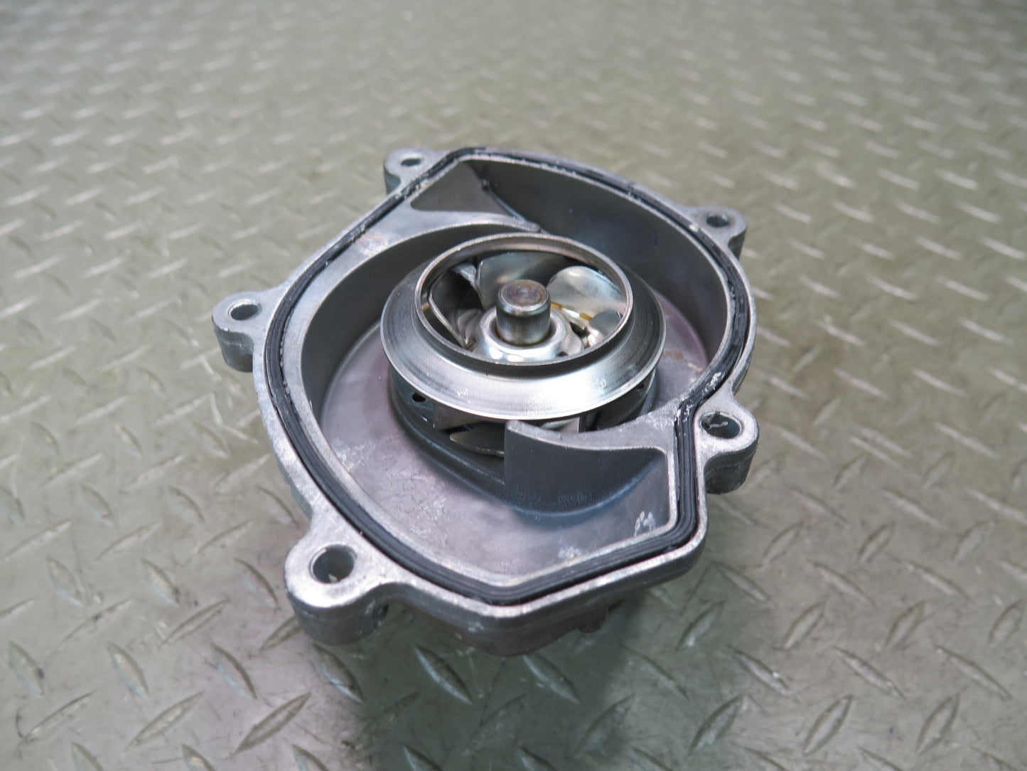 2008-2010 Porsche Cayenne 957 4.8L Engine Coolant Water Pump 94810603301