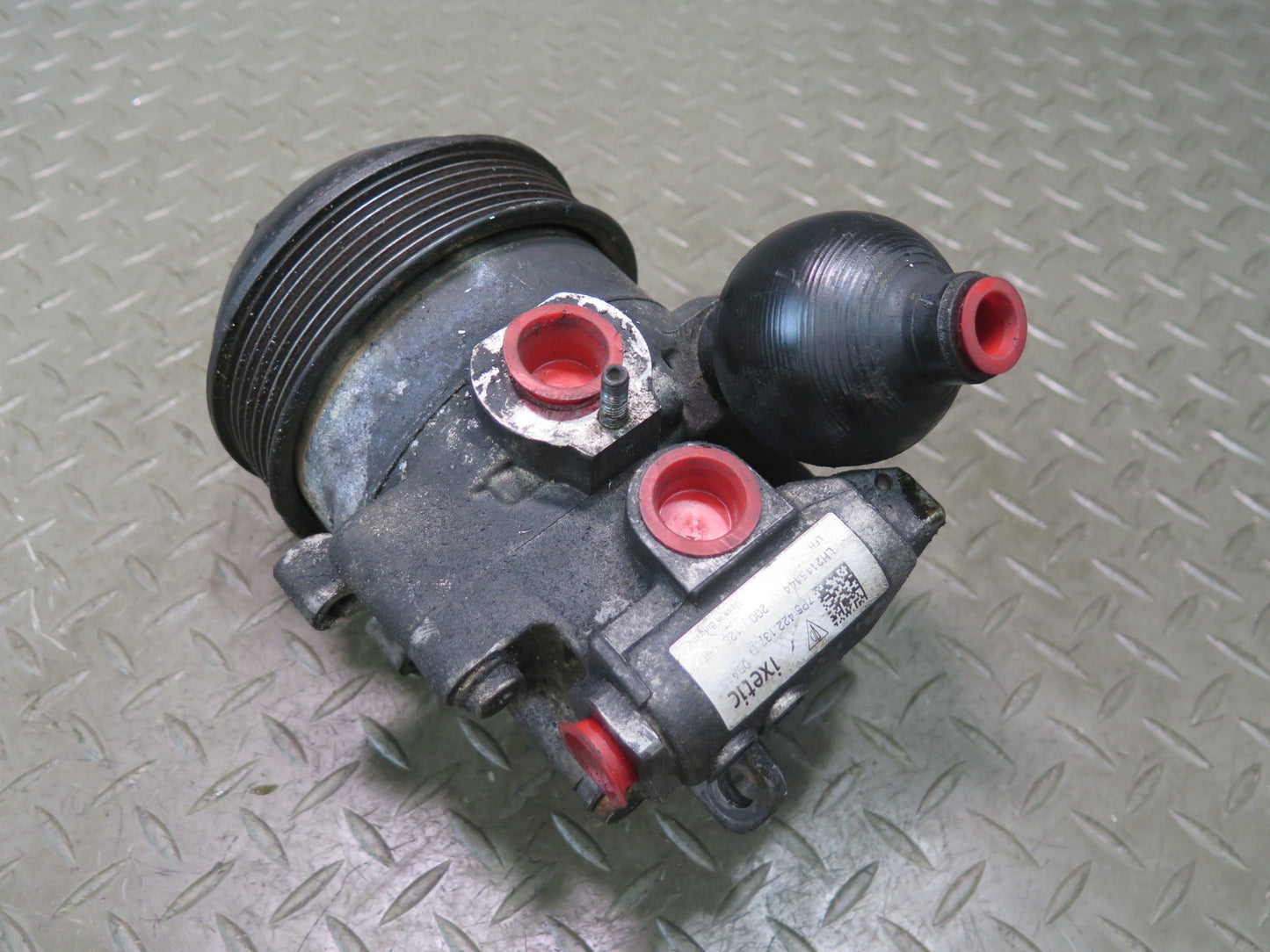 2008-2010 Porsche Cayenne 957 Turbo Pdcc Power Steering Pump w Pulley 7P5422137D