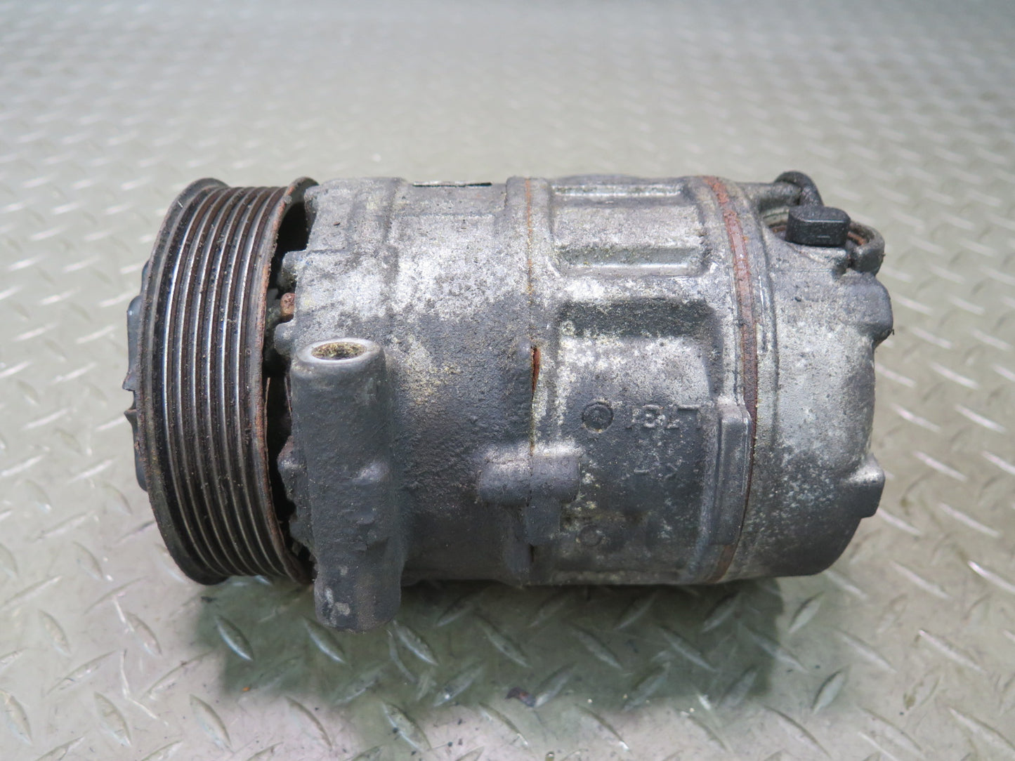 2008-2010 Porsche Cayenne 957 4.8L A/C Air Condition Compressor