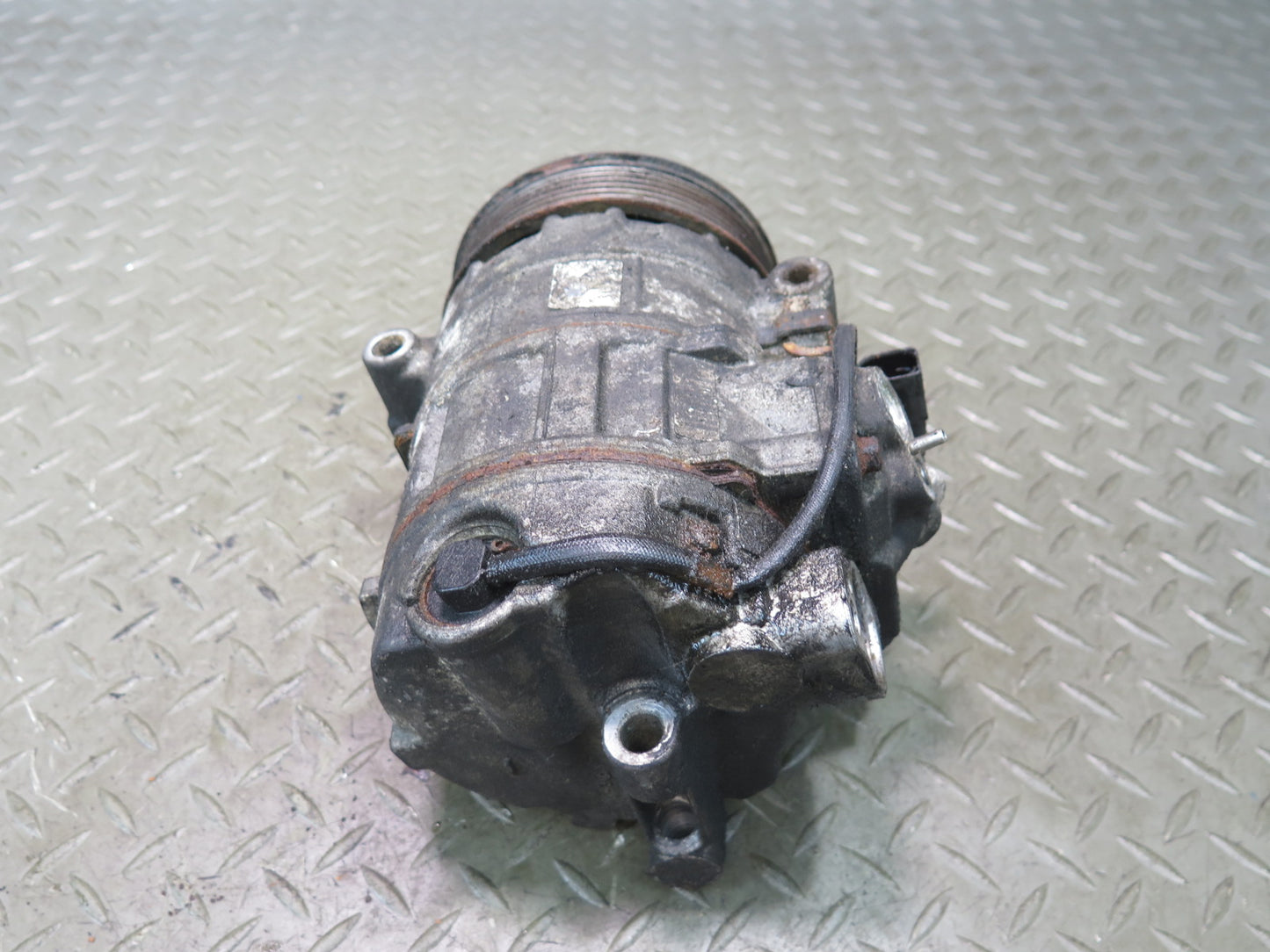 2008-2010 Porsche Cayenne 957 4.8L A/C Air Condition Compressor