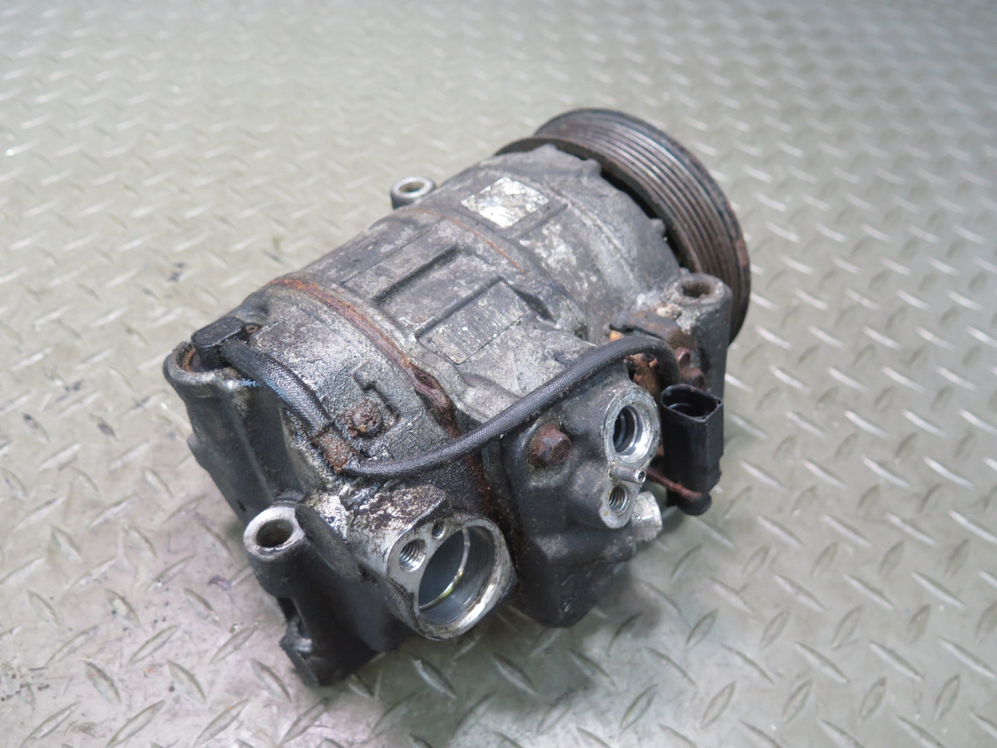 2008-2010 Porsche Cayenne 957 4.8L A/C Air Condition Compressor
