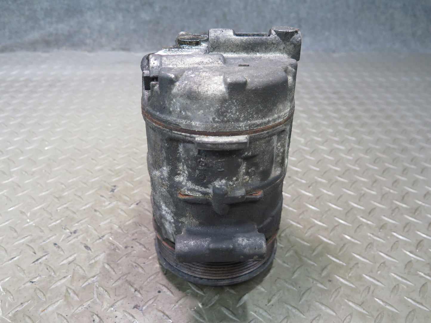 2008-2010 Porsche Cayenne 957 4.8L A/C Air Condition Compressor