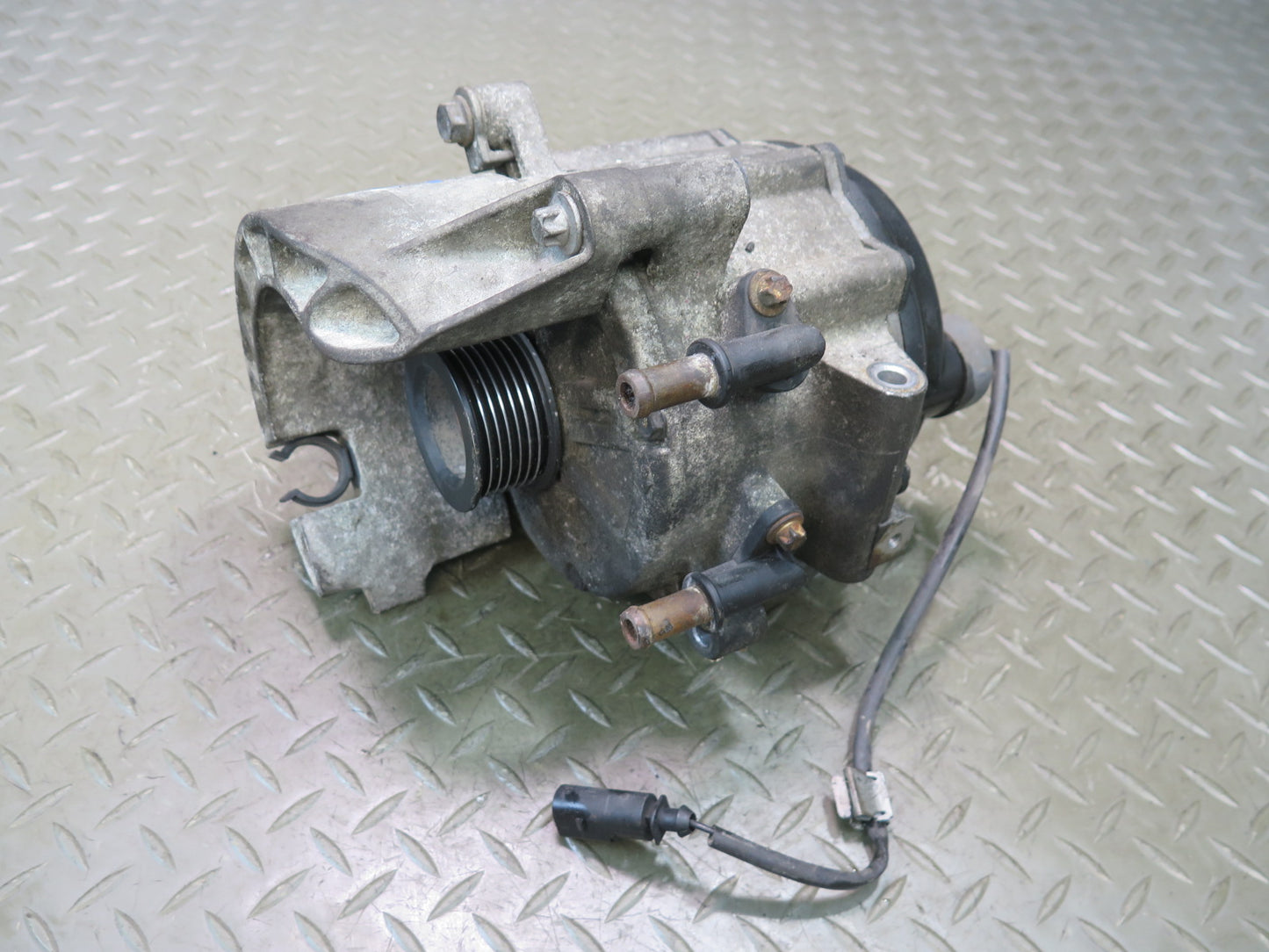 2008-2010 Porsche Cayenne 957 4.8L 190AMP Alternator Generator 94860302500