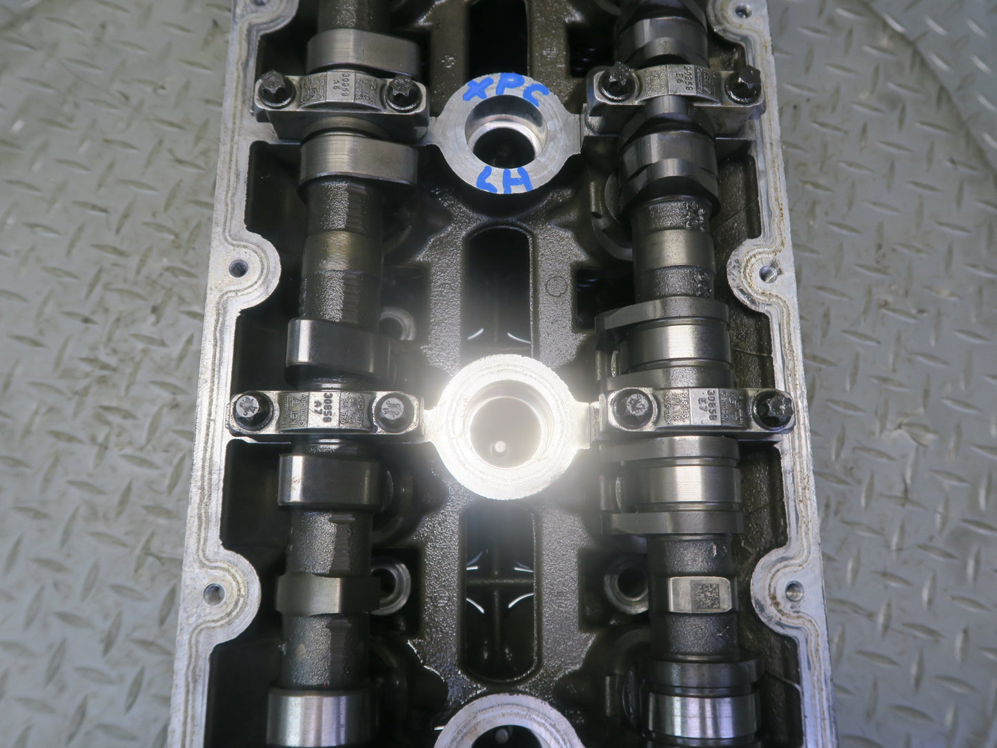 2008-2010 Porsche Cayenne 957 Turbo M48.51 Engine Left Cylinder Head w Camshafts