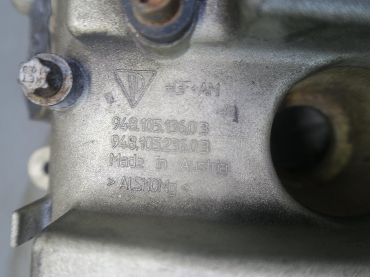 2003-2010 Porsche Cayenne 957 Turbo Left Cylinder Head Valve Cover 94810513603