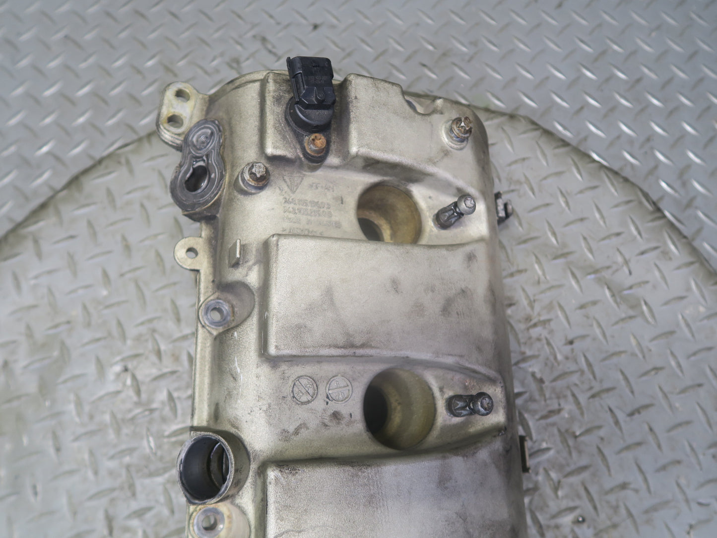 2003-2010 Porsche Cayenne 957 Turbo Left Cylinder Head Valve Cover 94810513603