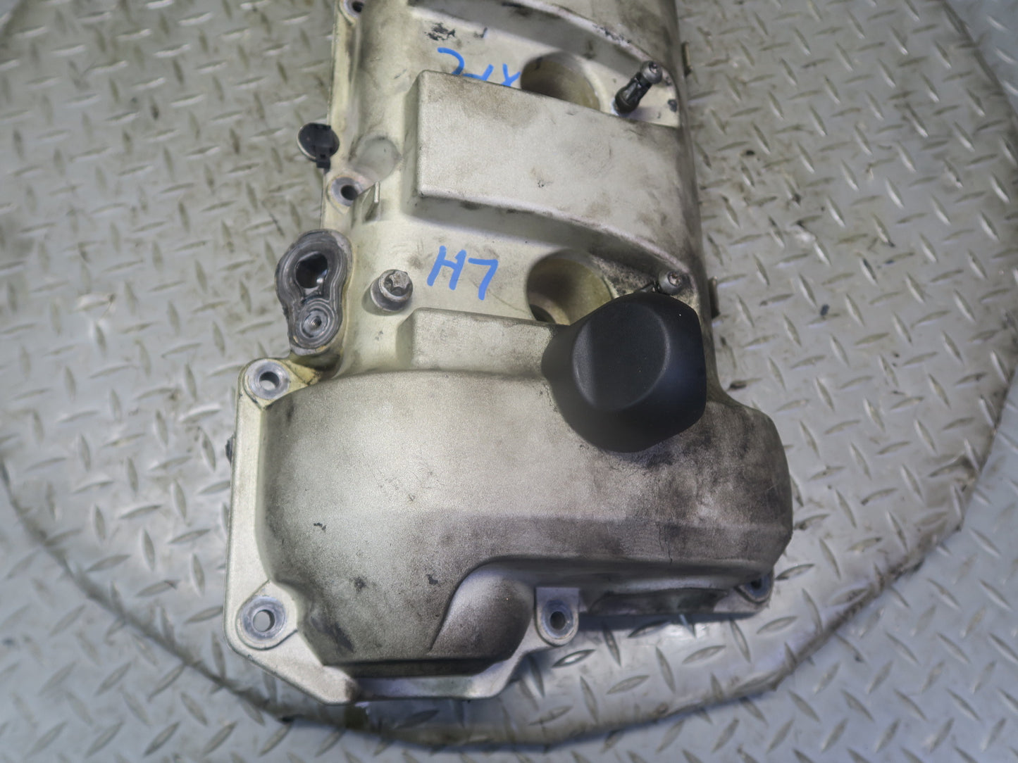 2003-2010 Porsche Cayenne 957 Turbo Left Cylinder Head Valve Cover 94810513603