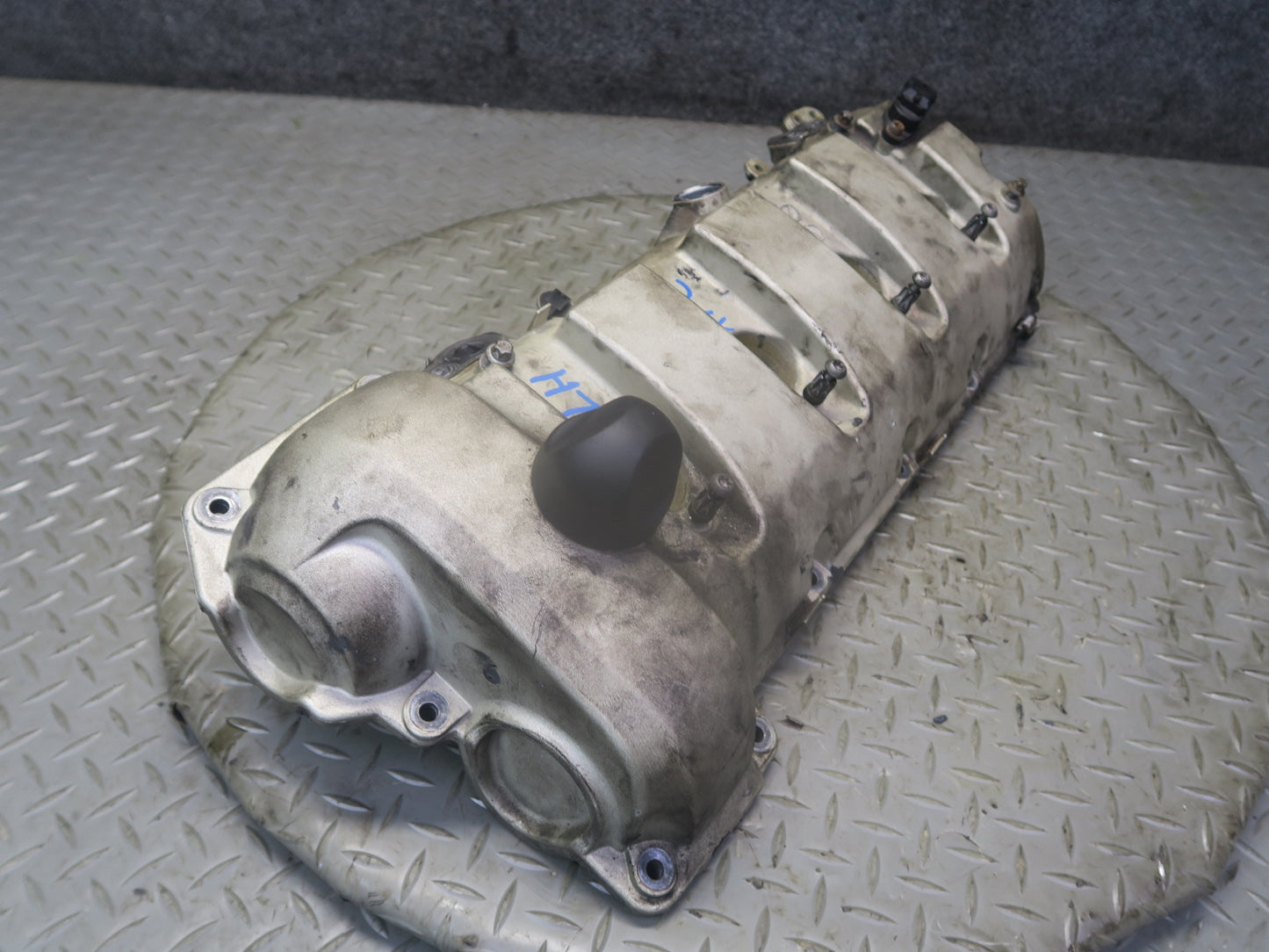 2003-2010 Porsche Cayenne 957 Turbo Left Cylinder Head Valve Cover 94810513603