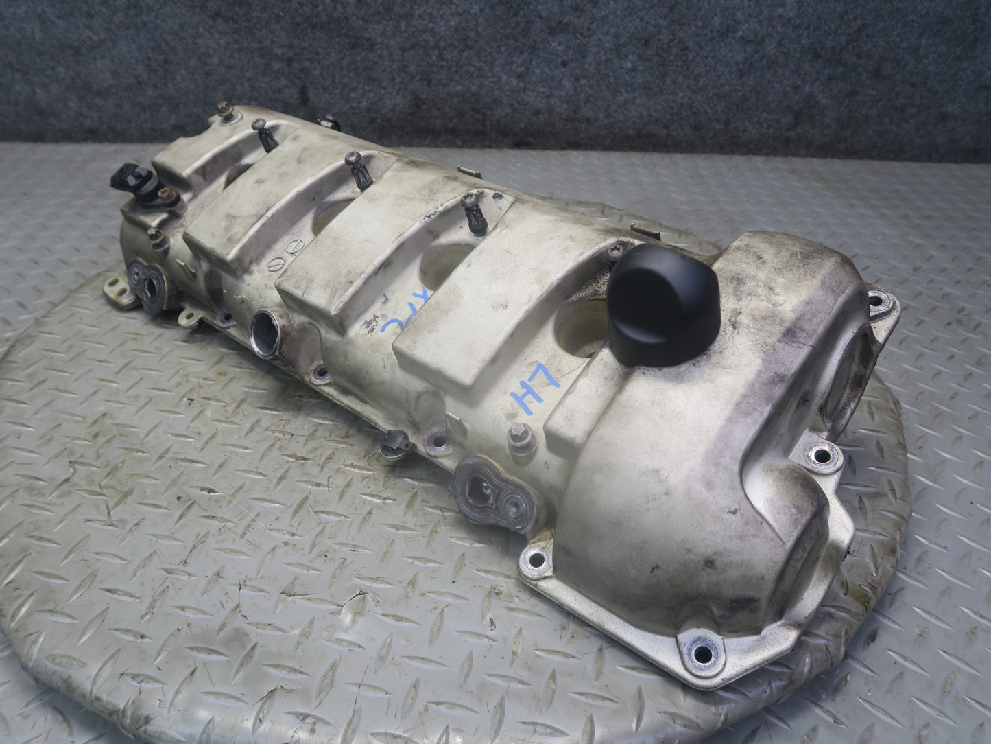 2003-2010 Porsche Cayenne 957 Turbo Left Cylinder Head Valve Cover 94810513603