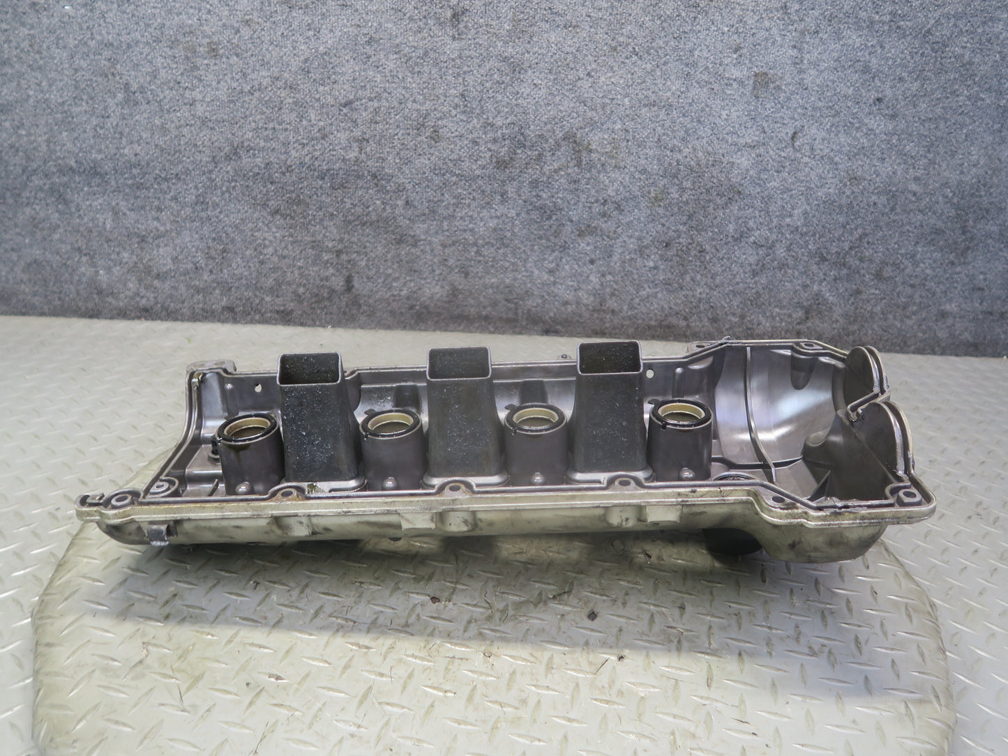 2003-2010 Porsche Cayenne 957 Turbo Left Cylinder Head Valve Cover 94810513603