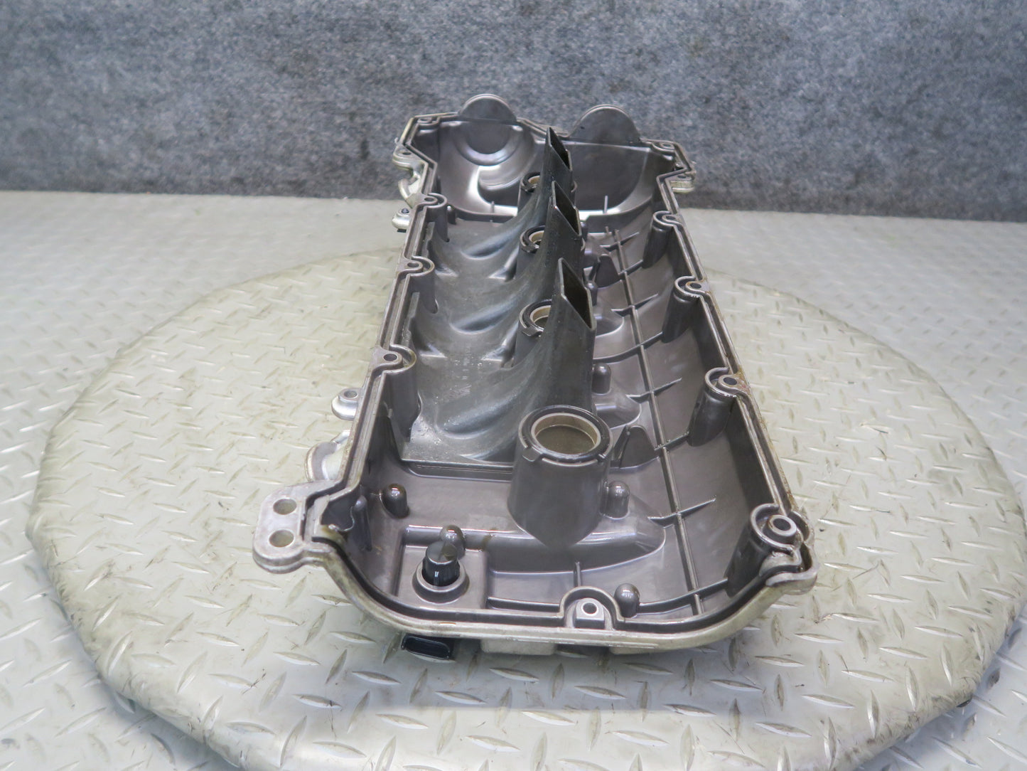 2003-2010 Porsche Cayenne 957 Turbo Left Cylinder Head Valve Cover 94810513603