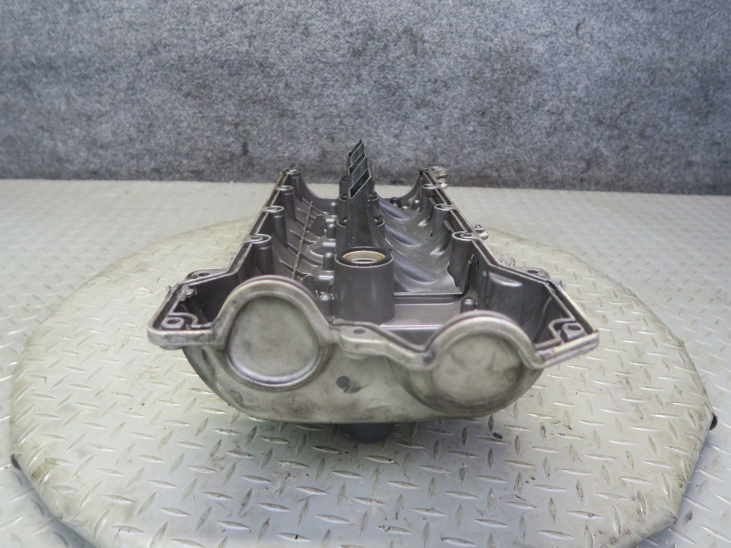 2003-2010 Porsche Cayenne 957 Turbo Left Cylinder Head Valve Cover 94810513603