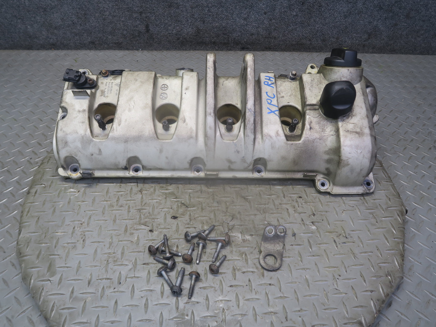 2008-2010 Porsche Cayenne 957 Turbo Right Cylinder Head Valve Cover 94810513502