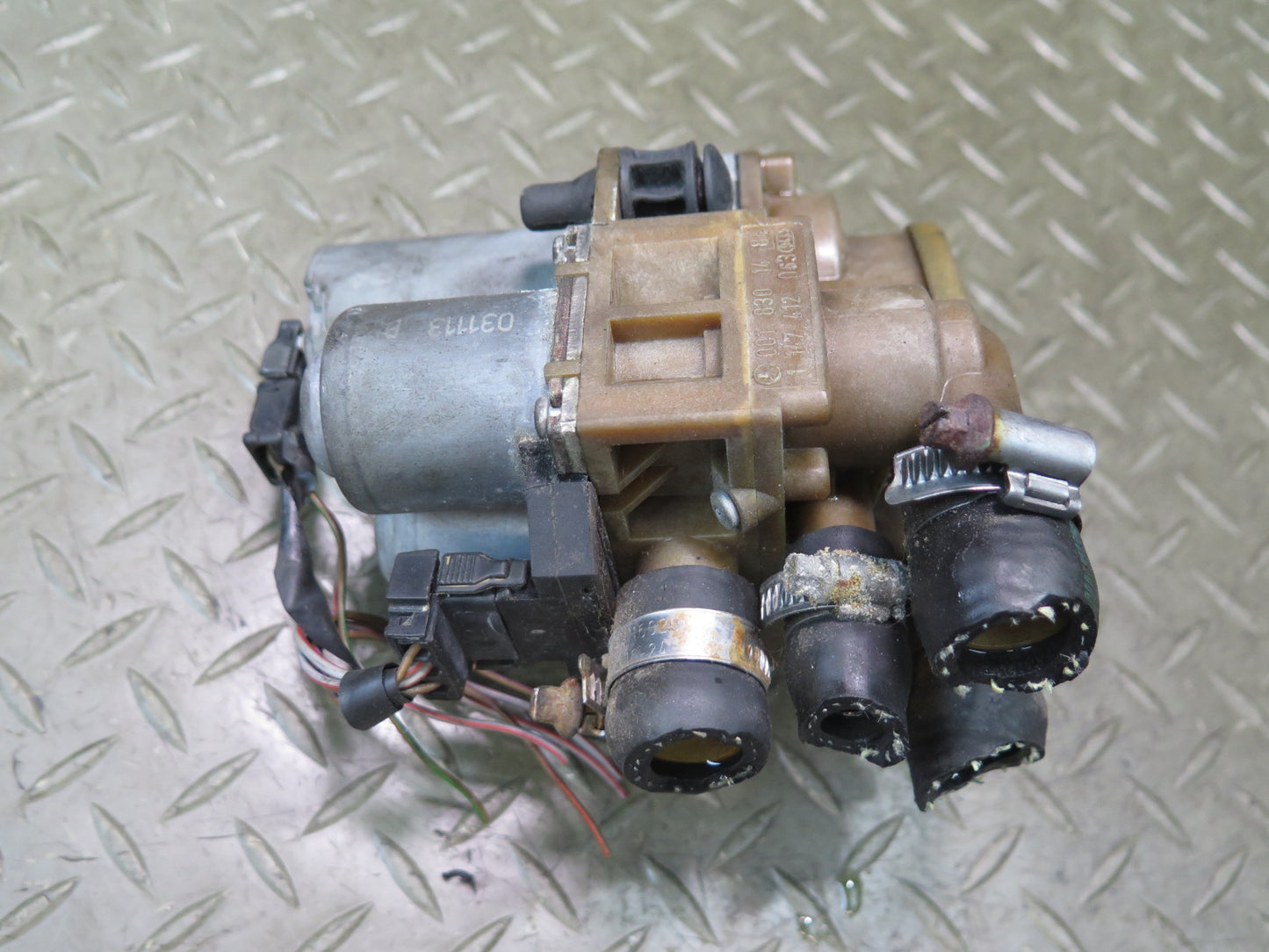 94-99 Mercedes W140 C140 S420 S500 Heater Control Water Valve 0018301484 OEM