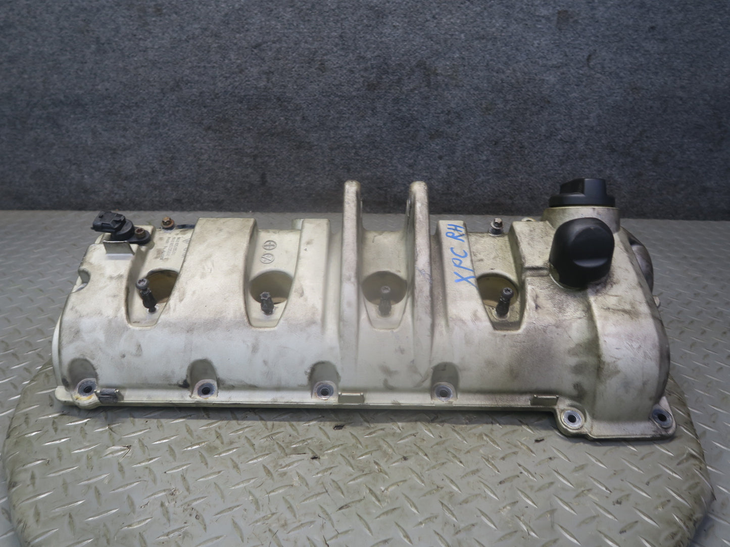 2008-2010 Porsche Cayenne 957 Turbo Right Cylinder Head Valve Cover 94810513502