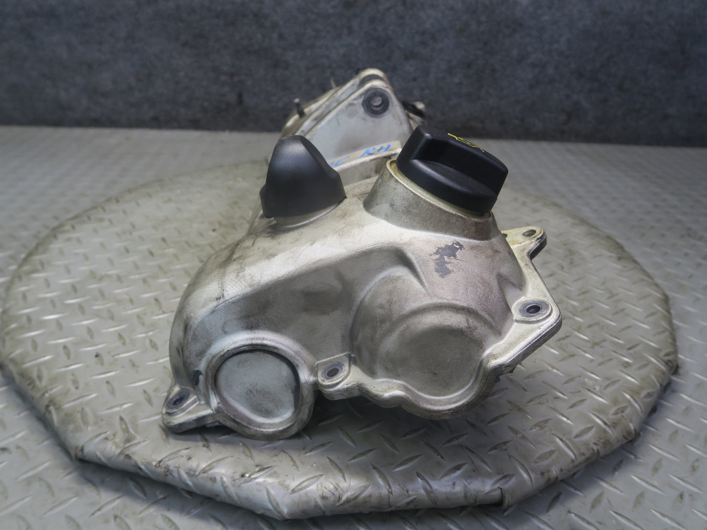 2008-2010 Porsche Cayenne 957 Turbo Right Cylinder Head Valve Cover 94810513502