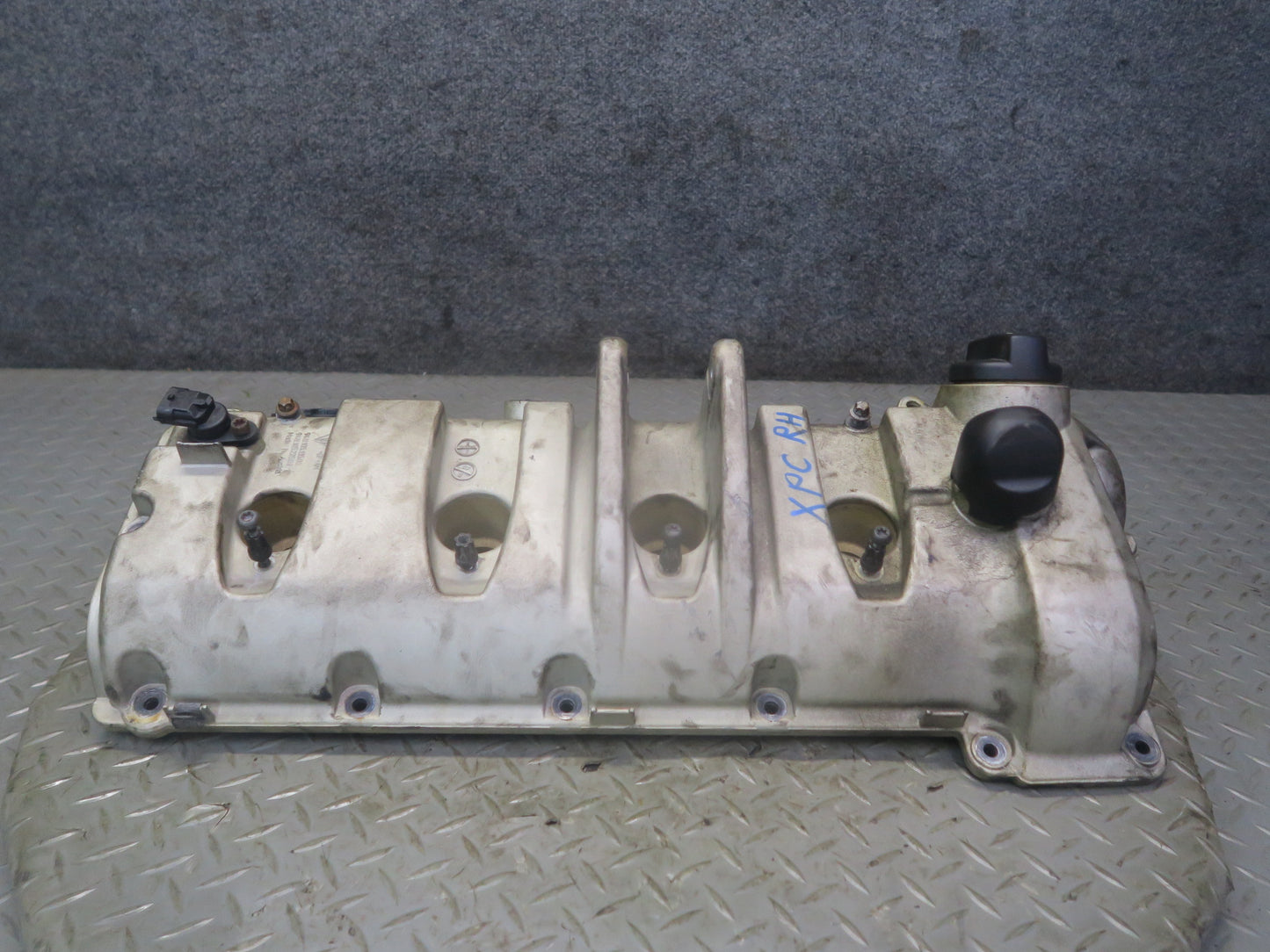 2008-2010 Porsche Cayenne 957 Turbo Right Cylinder Head Valve Cover 94810513502