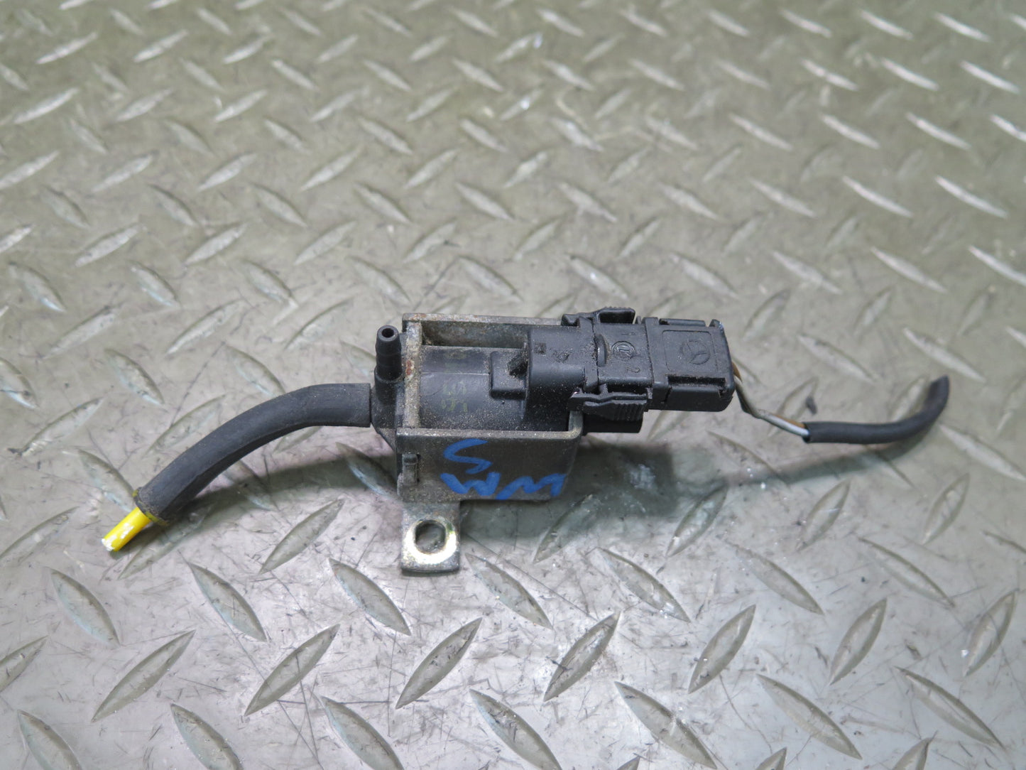 94-99 Mercedes W140 S500 Set of 2 Air Vacuum Valve OEM