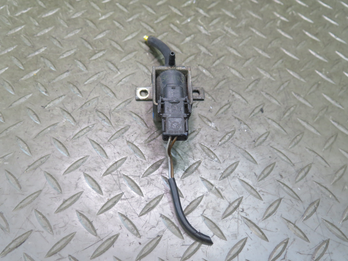 94-99 Mercedes W140 S500 Set of 2 Air Vacuum Valve OEM