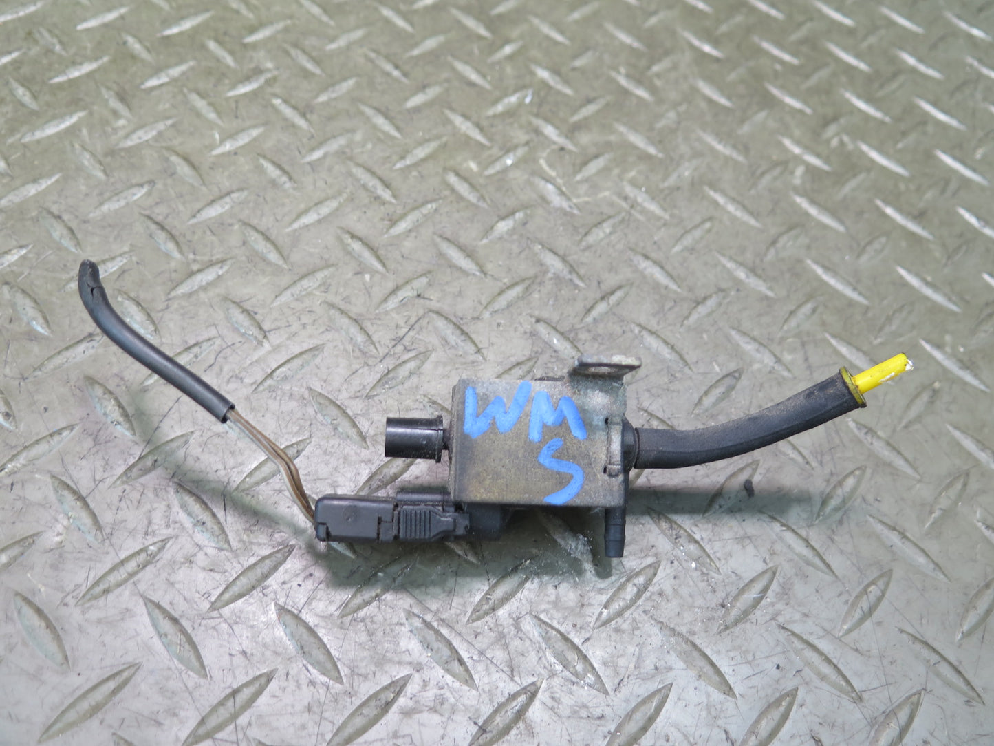 94-99 Mercedes W140 S500 Set of 2 Air Vacuum Valve OEM