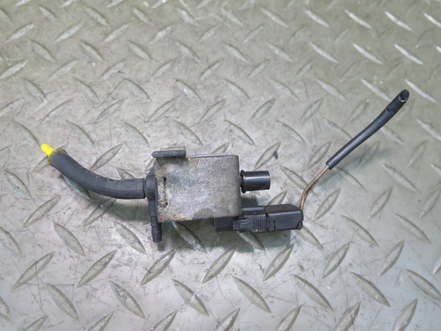 94-99 Mercedes W140 S500 Set of 2 Air Vacuum Valve OEM