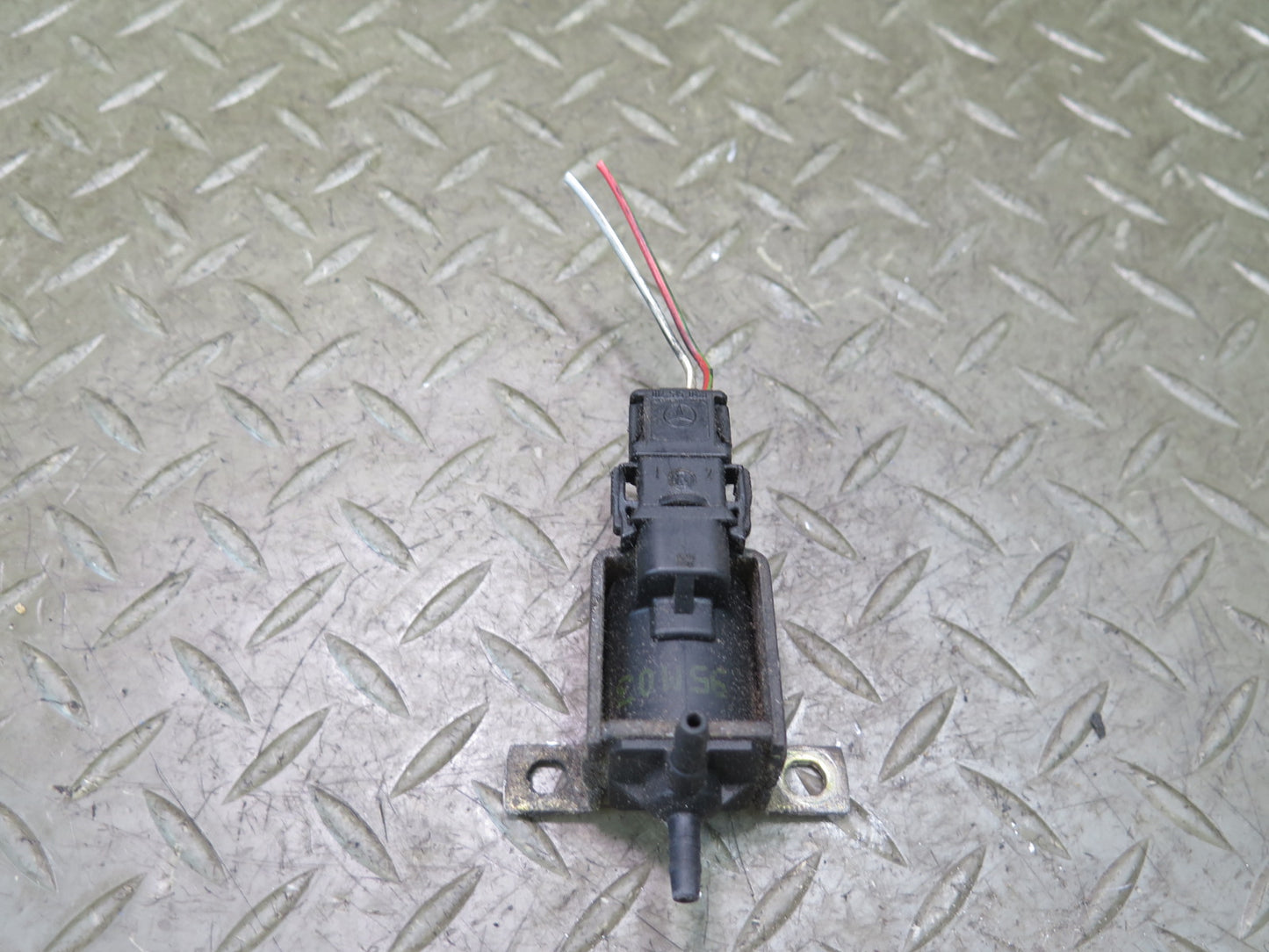 94-99 Mercedes W140 S500 Set of 2 Air Vacuum Valve OEM