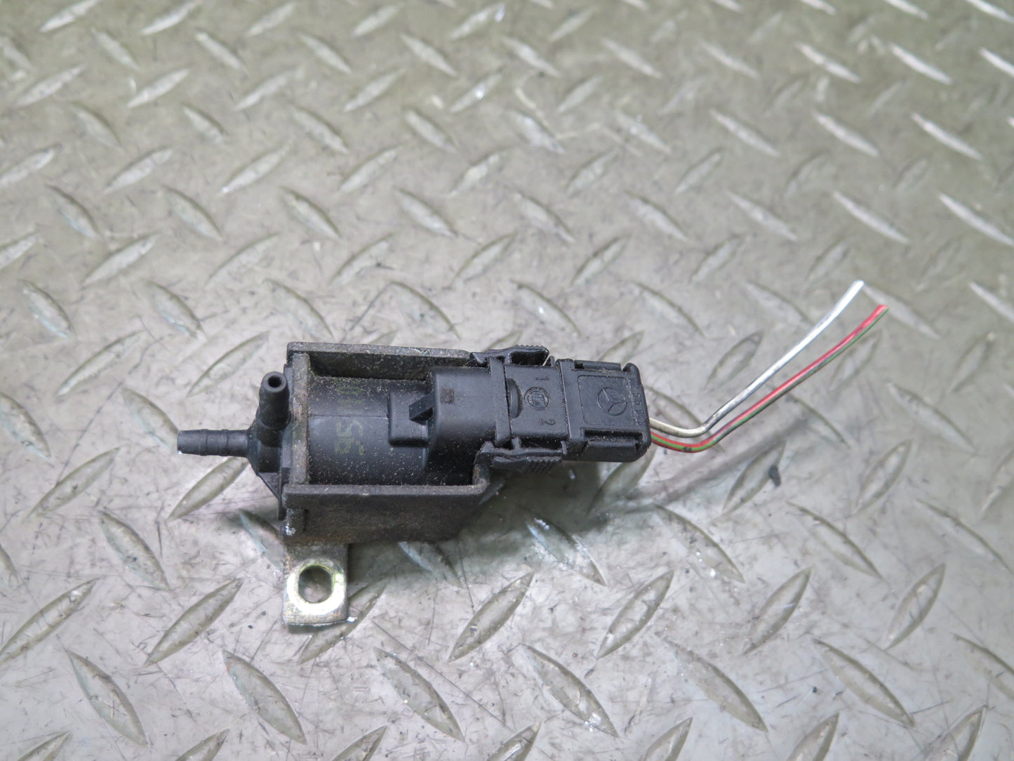 94-99 Mercedes W140 S500 Set of 2 Air Vacuum Valve OEM