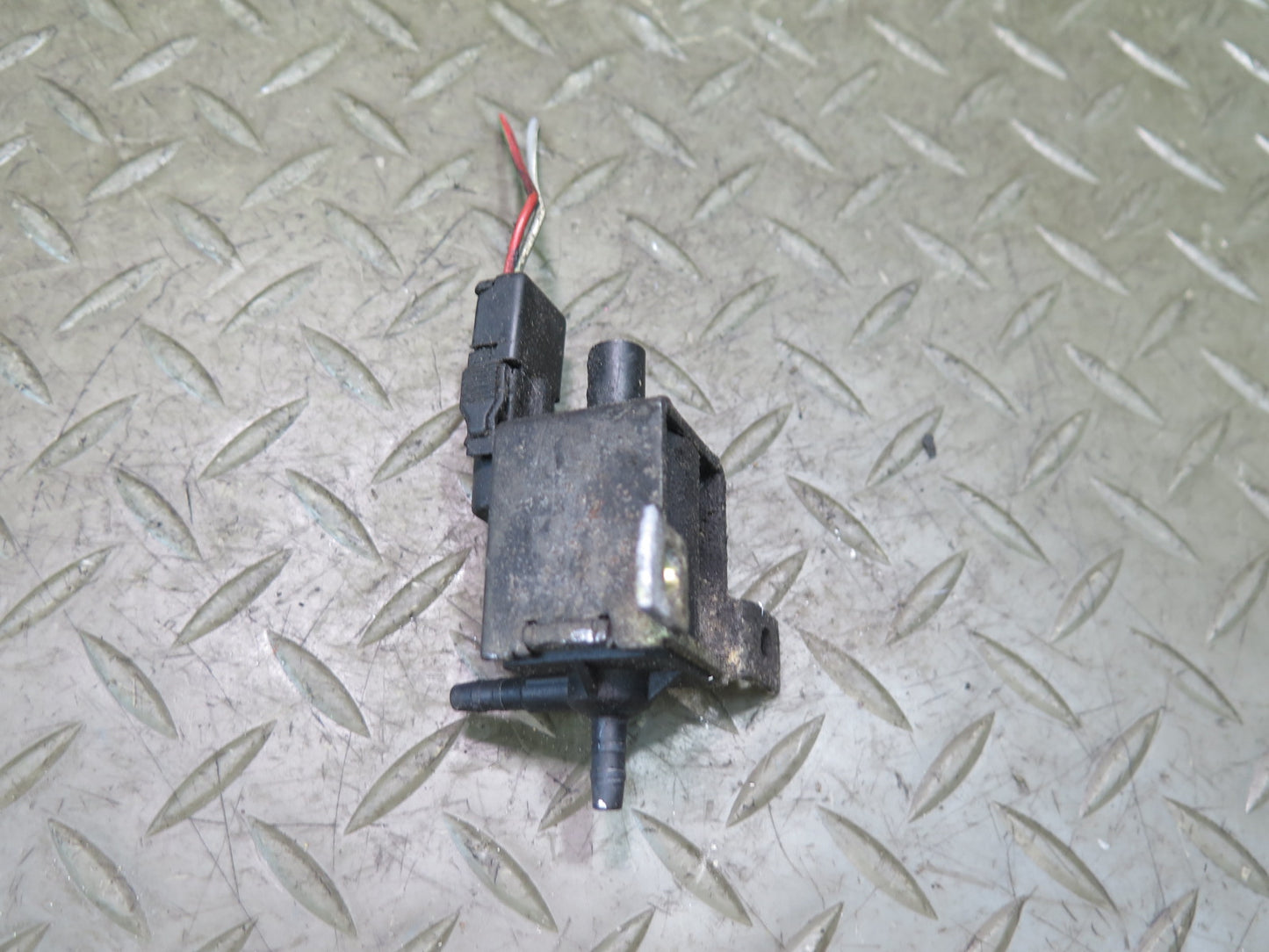 94-99 Mercedes W140 S500 Set of 2 Air Vacuum Valve OEM
