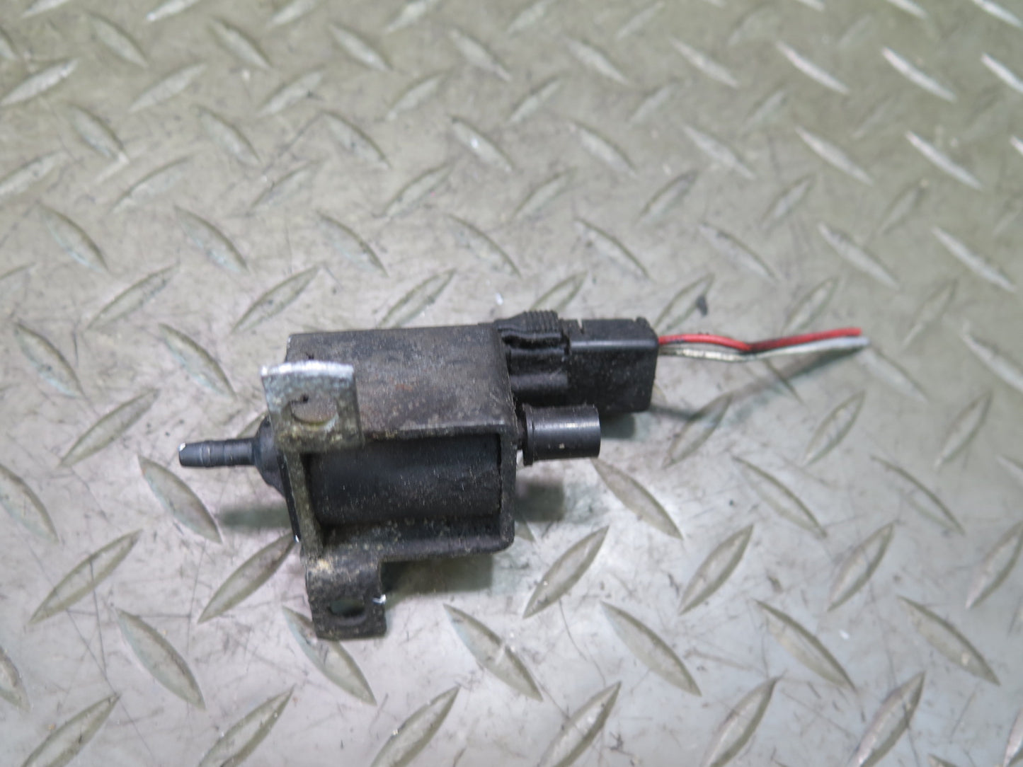 94-99 Mercedes W140 S500 Set of 2 Air Vacuum Valve OEM